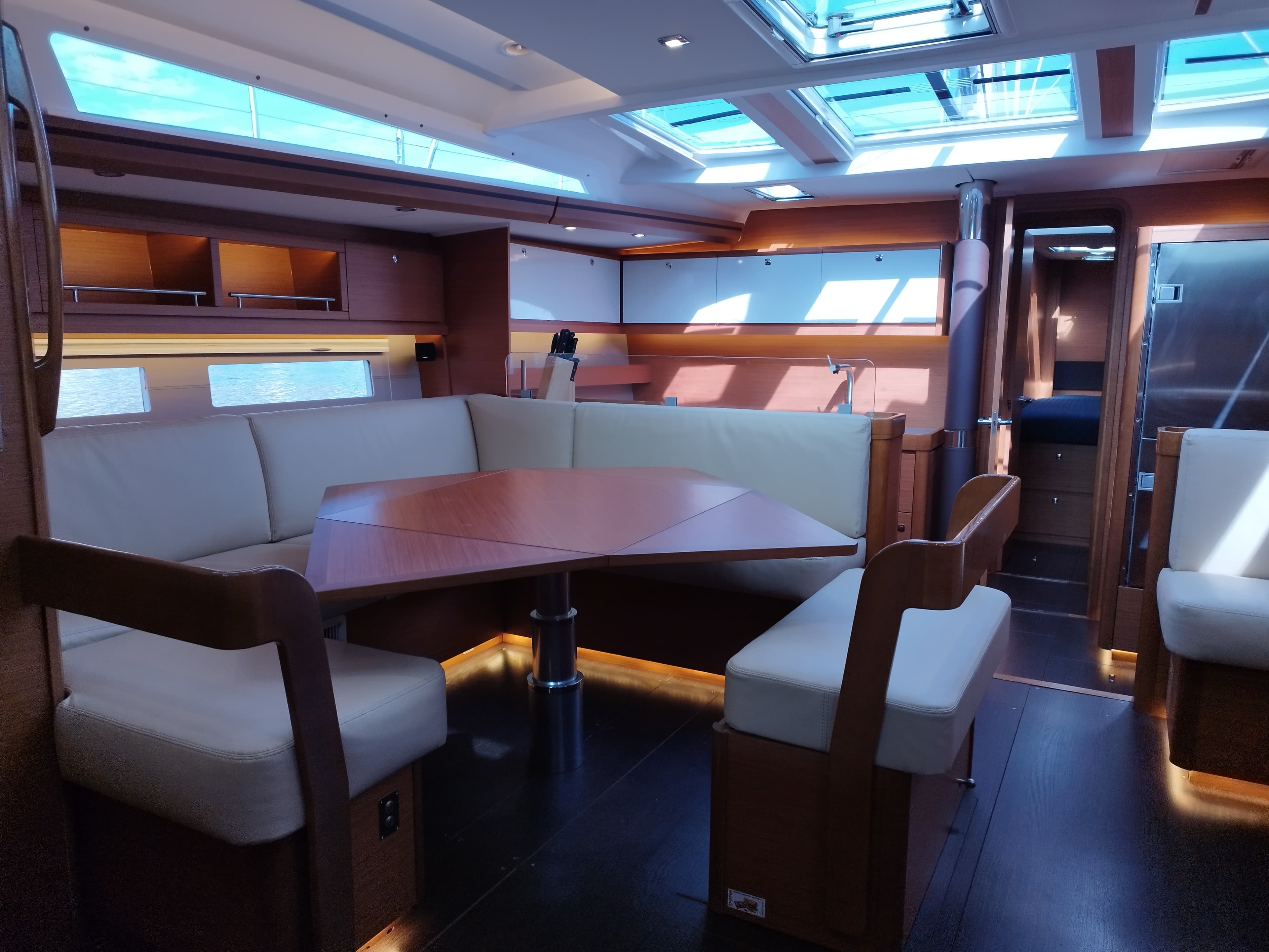 Dufour 56 Exclusive Albus – bilde 5 av 38
