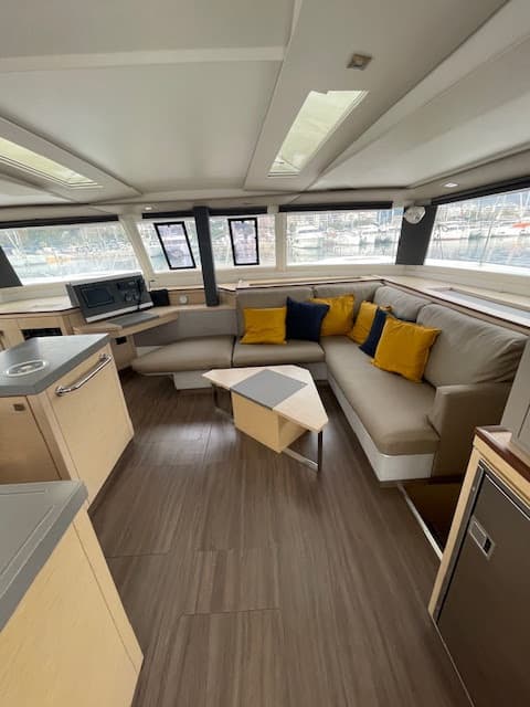 Fountaine Pajot Saona 47 Red Rose - Skippered – bilde 3 av 10