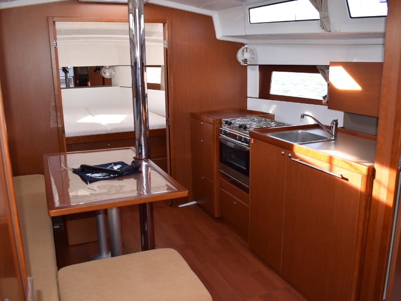 Beneteau Oceanis 38 Ánemos – bilde 4 av 5