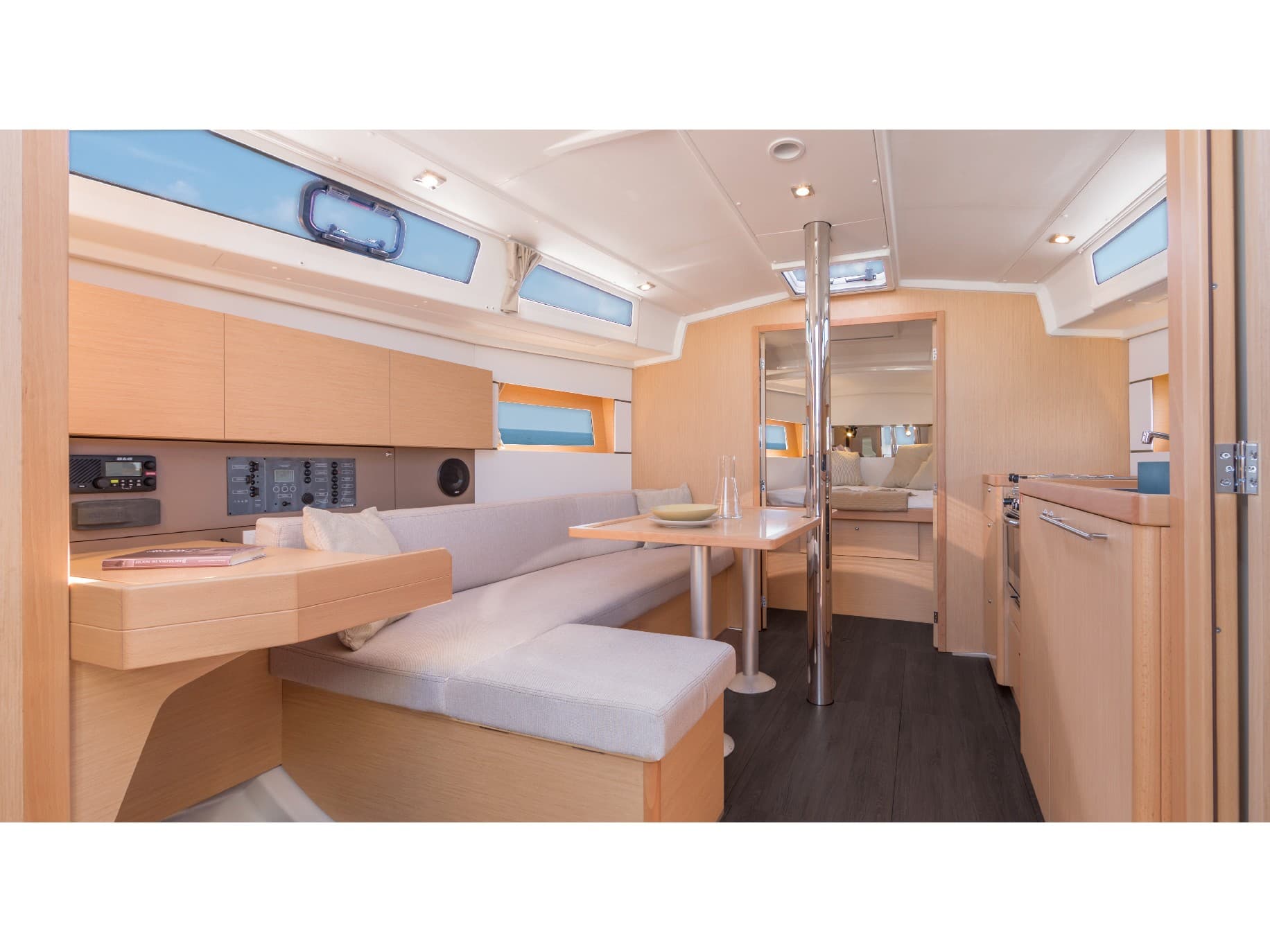 Beneteau Oceanis 38 Follia – bilde 2 av 7