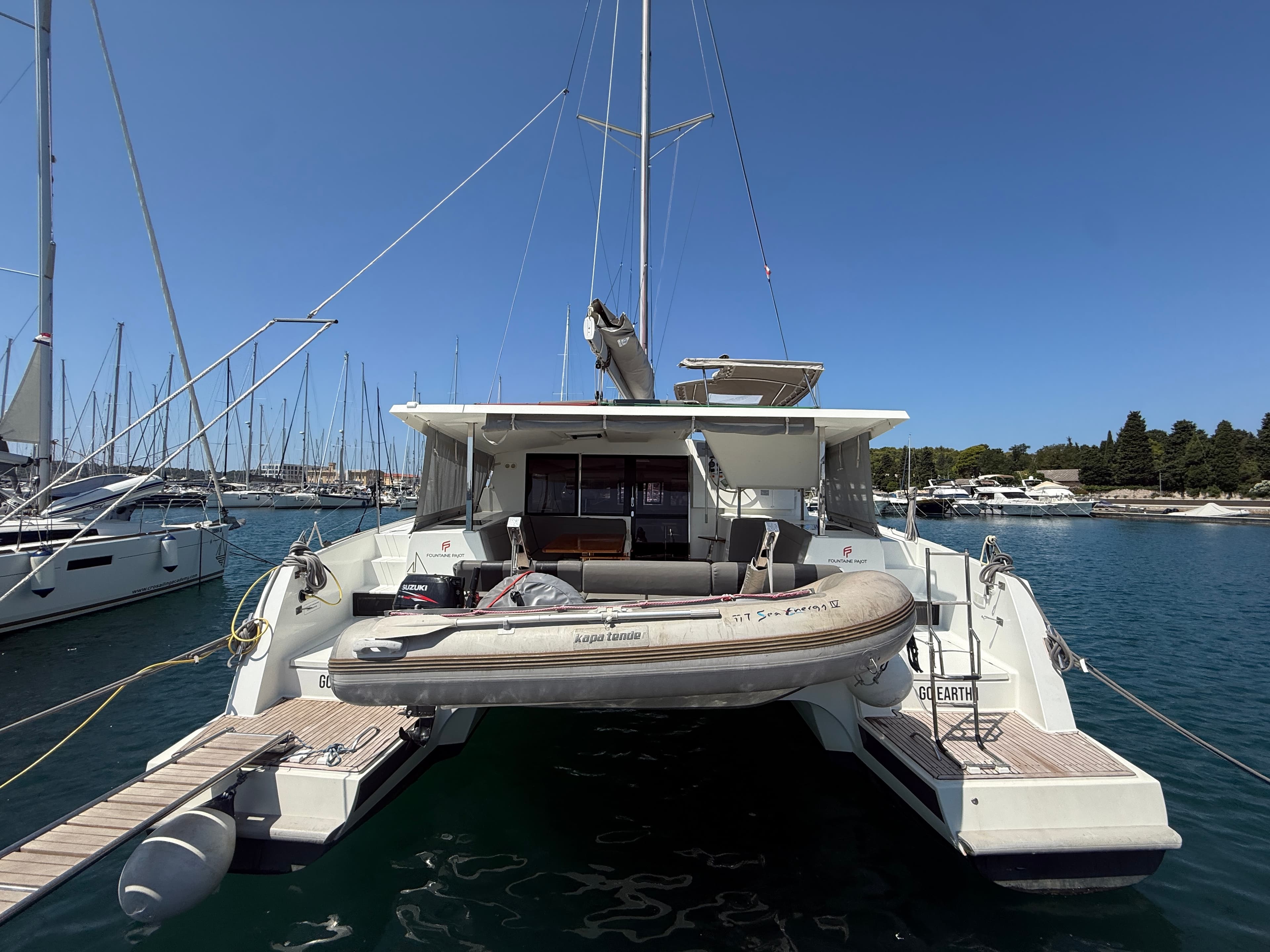 Fountaine Pajot Lucia 40 Go Earth 1