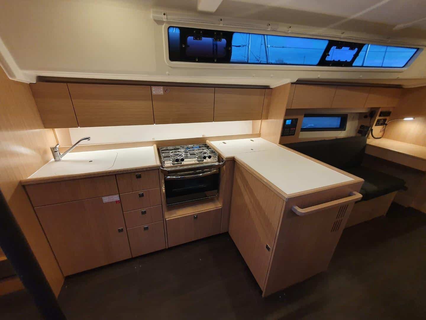 Bavaria C42 – bilde 3 av 22
