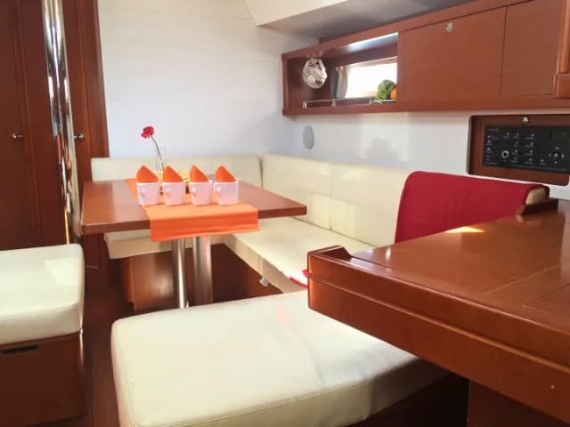 Beneteau Oceanis 45 Naya – bilde 2 av 3