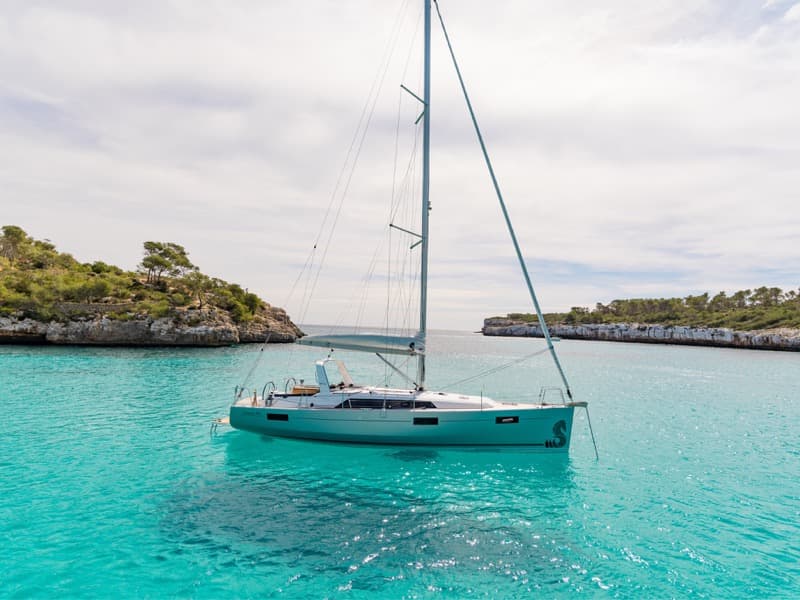 Beneteau Oceanis 41.1 Hydros - Standard line