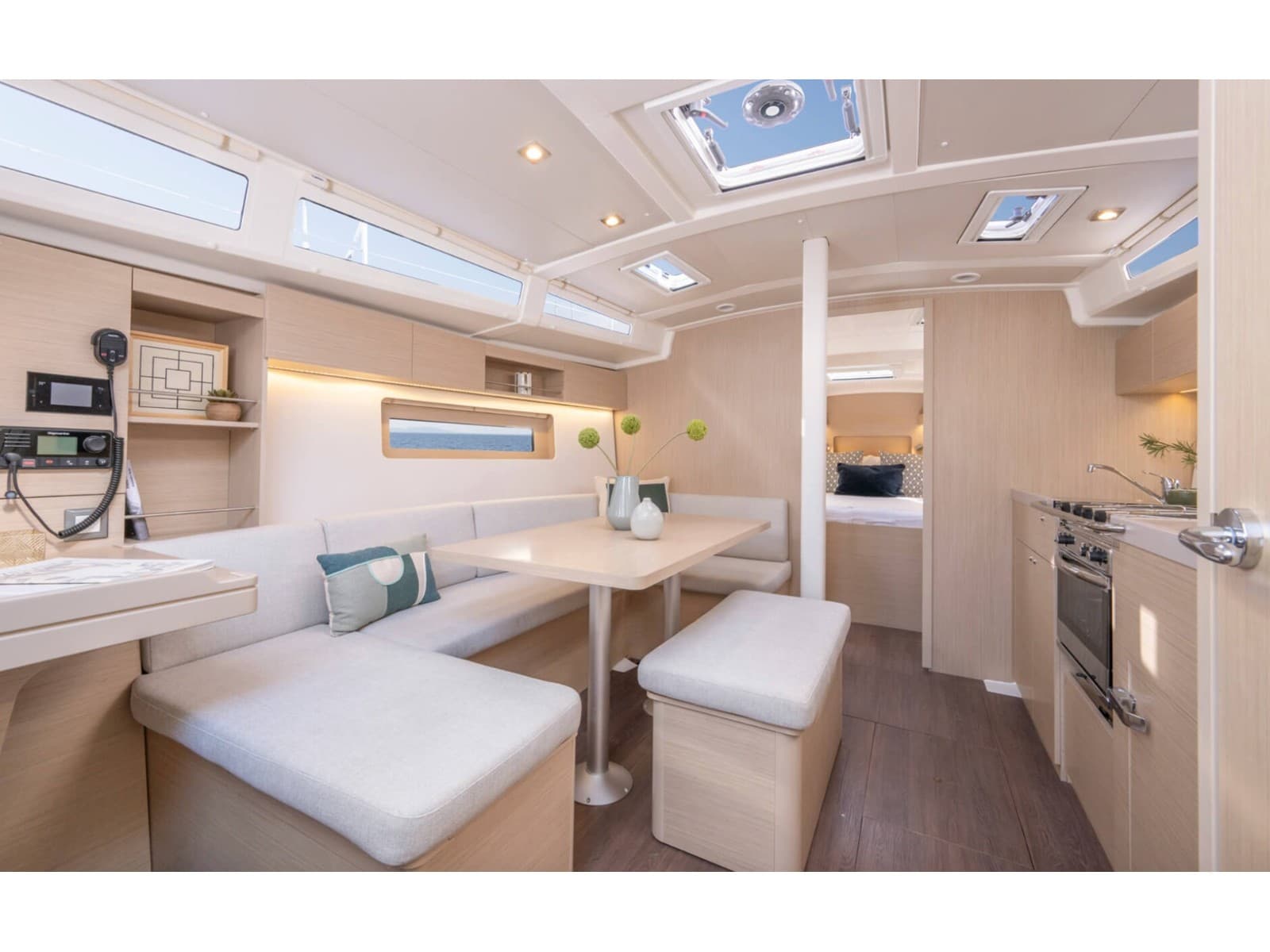 Beneteau Oceanis 37.1 Silene - Comfort line – bilde 2 av 3