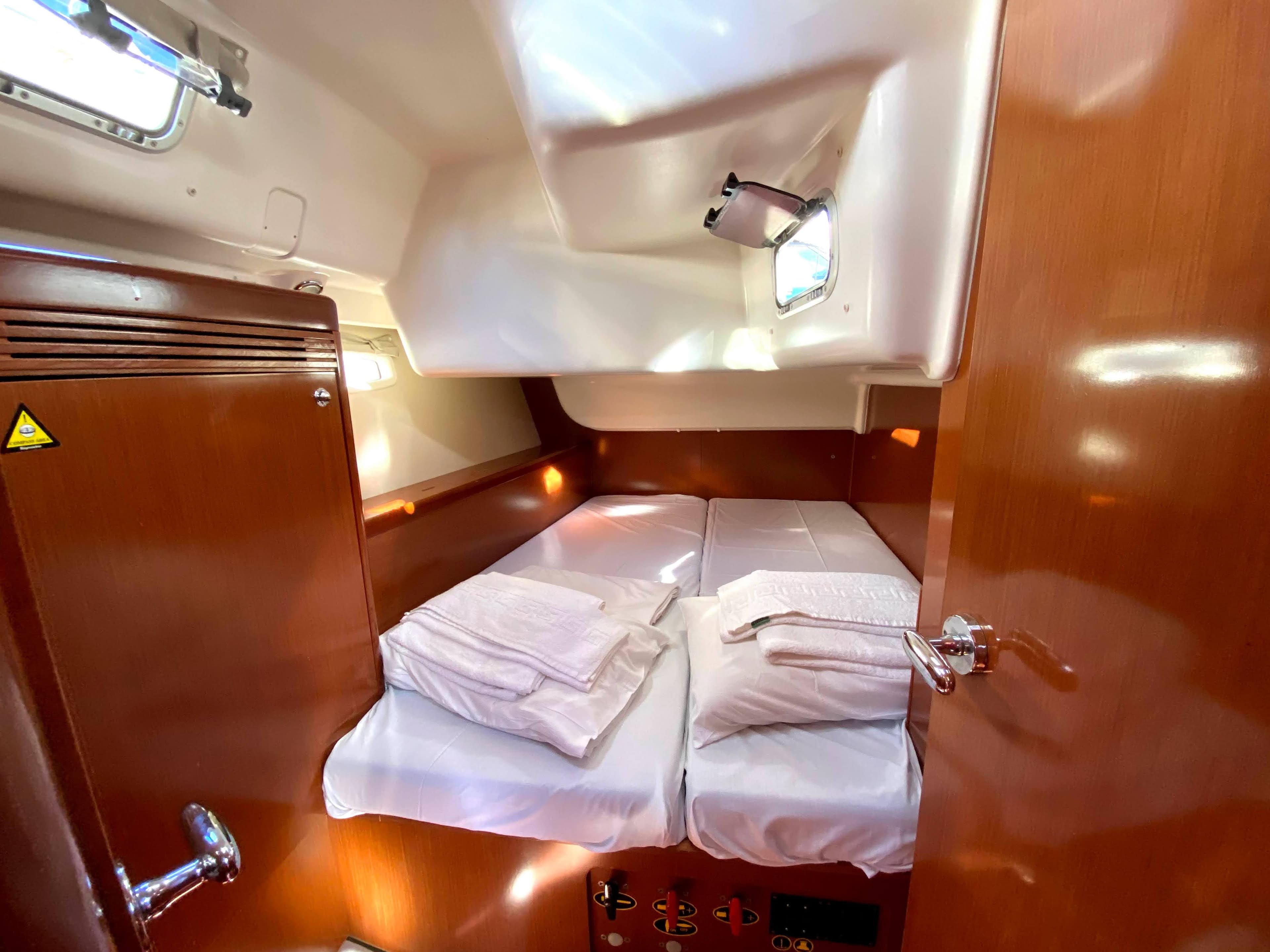 Beneteau Oceanis 43 Serenity – bilde 4 av 17