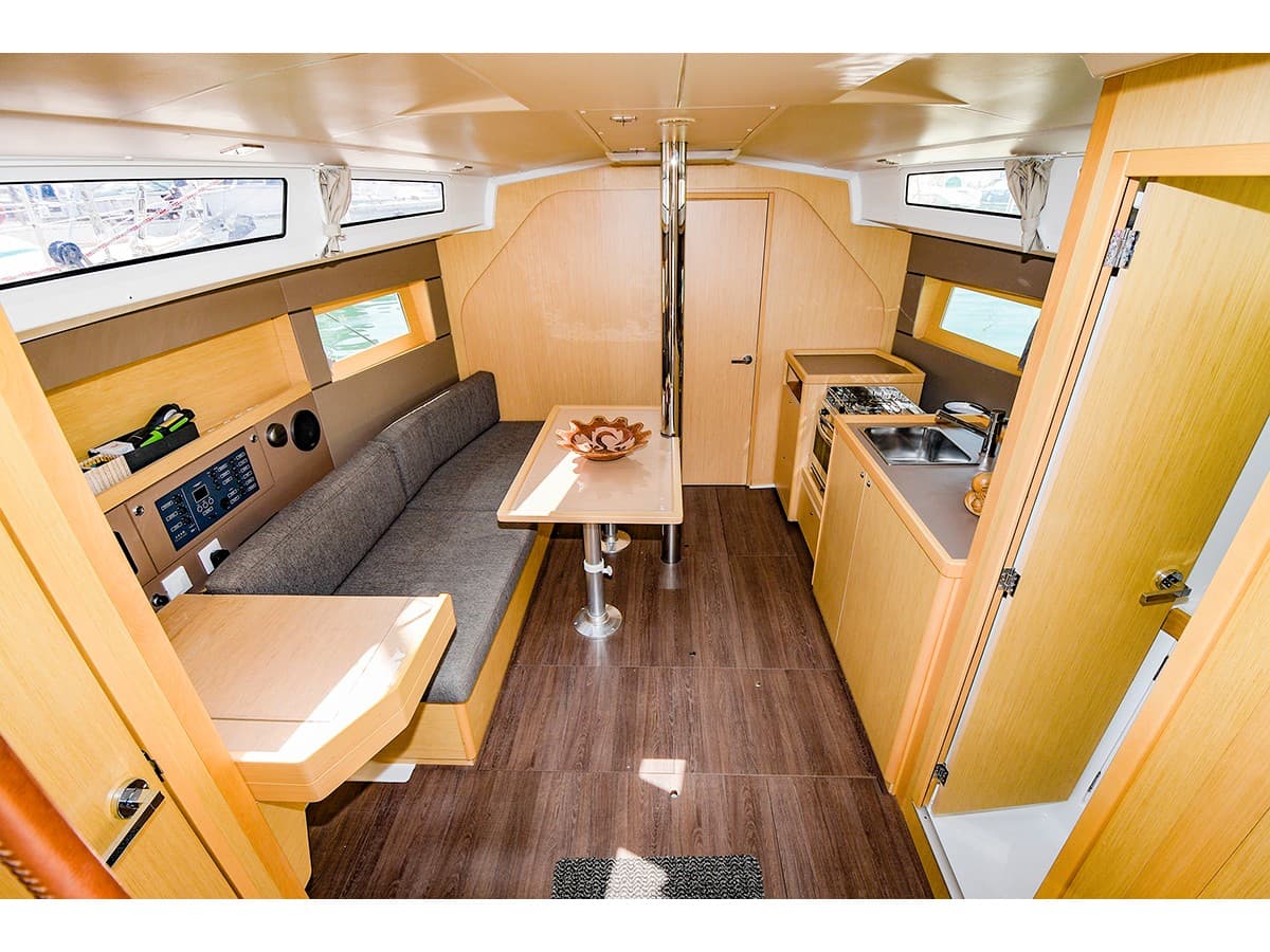 Beneteau Oceanis 38 Lisis – bilde 3 av 11