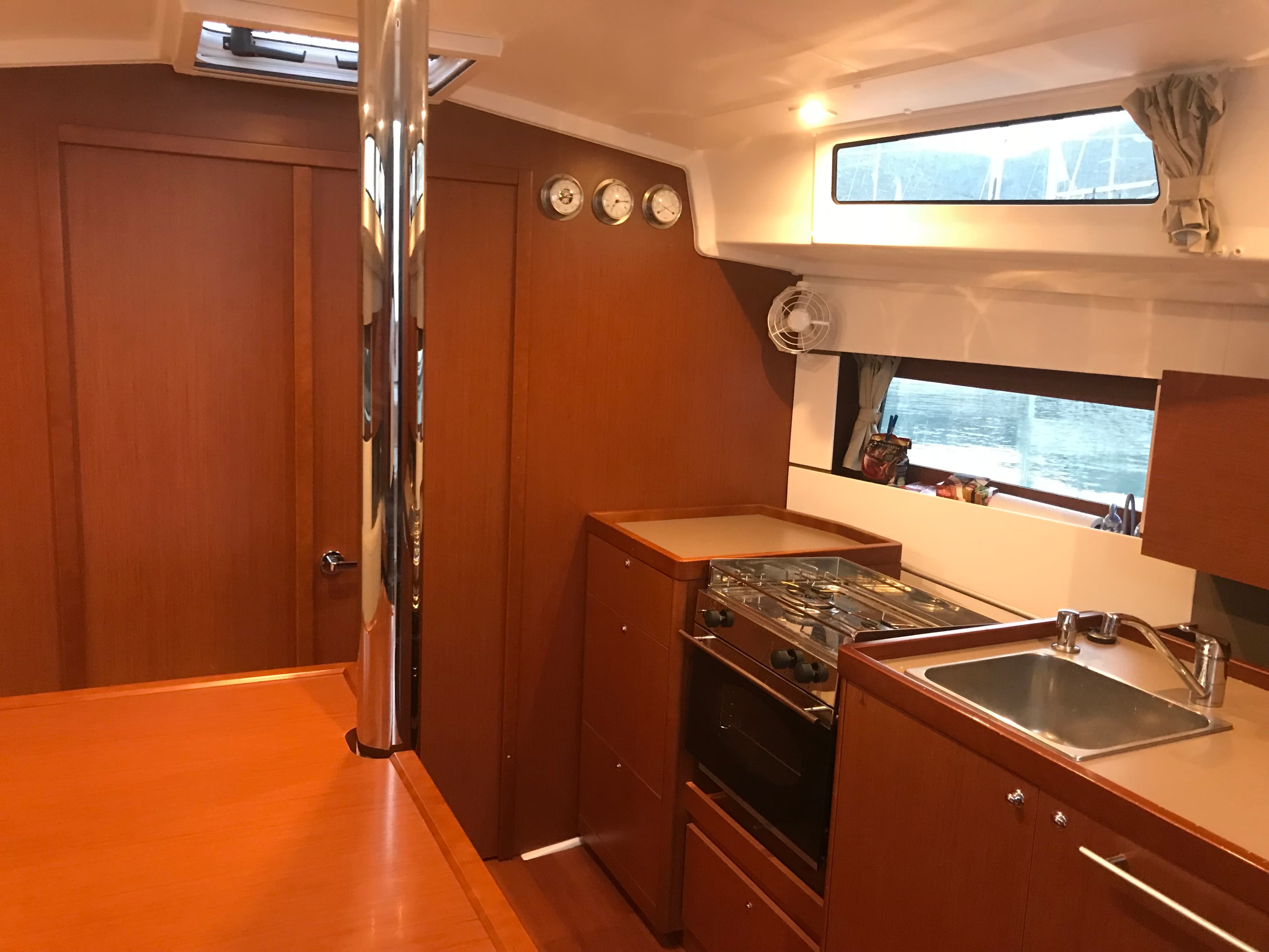Beneteau Oceanis 38.1 Baby Dory – bilde 4 av 5