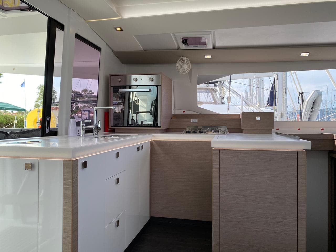 Fountaine Pajot Astréa 42 Ooga Chaka – bilde 3 av 12