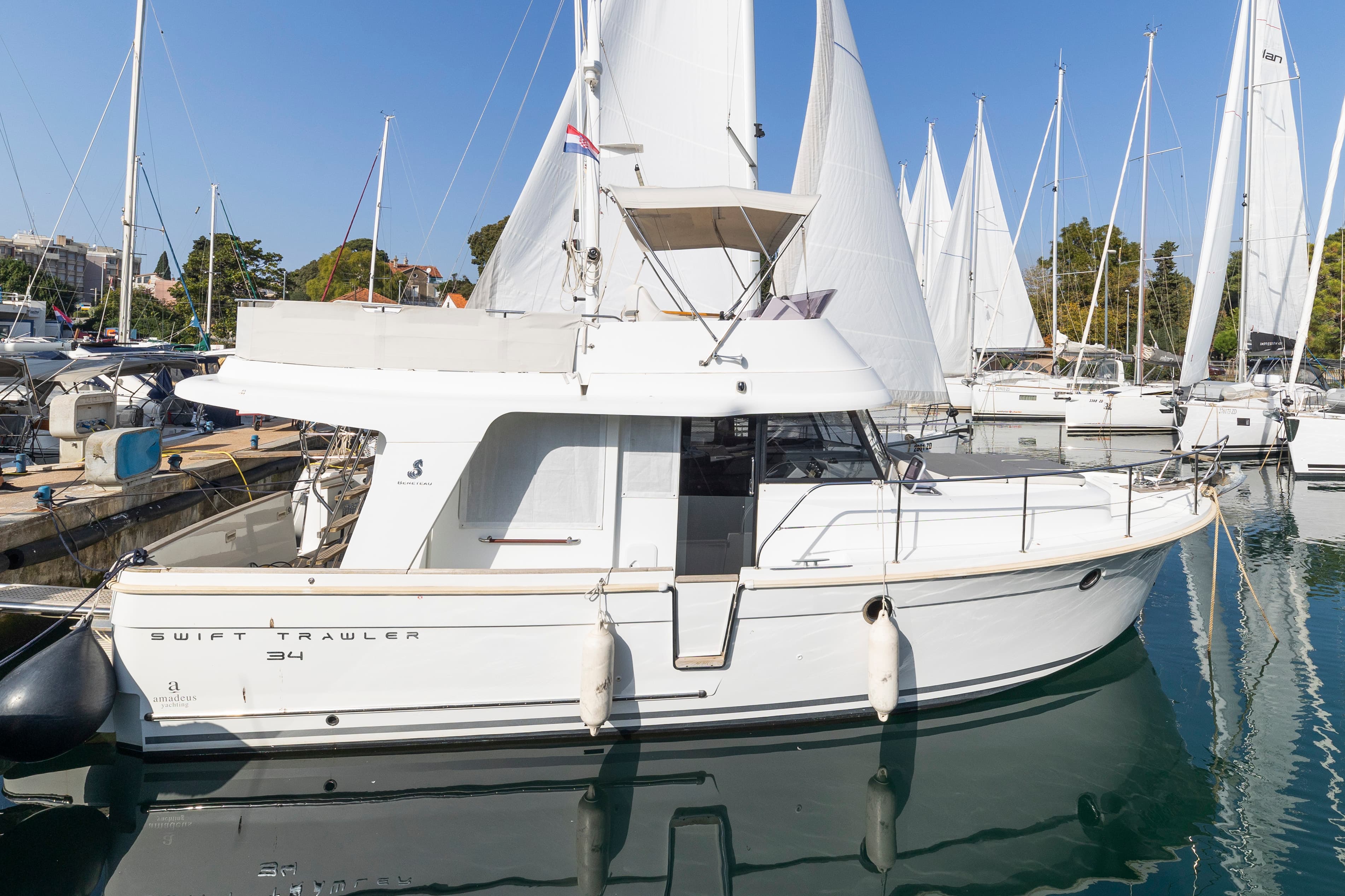 Beneteau Swift Trawler 34 Fly Blue Sky – bilde 2 av 27