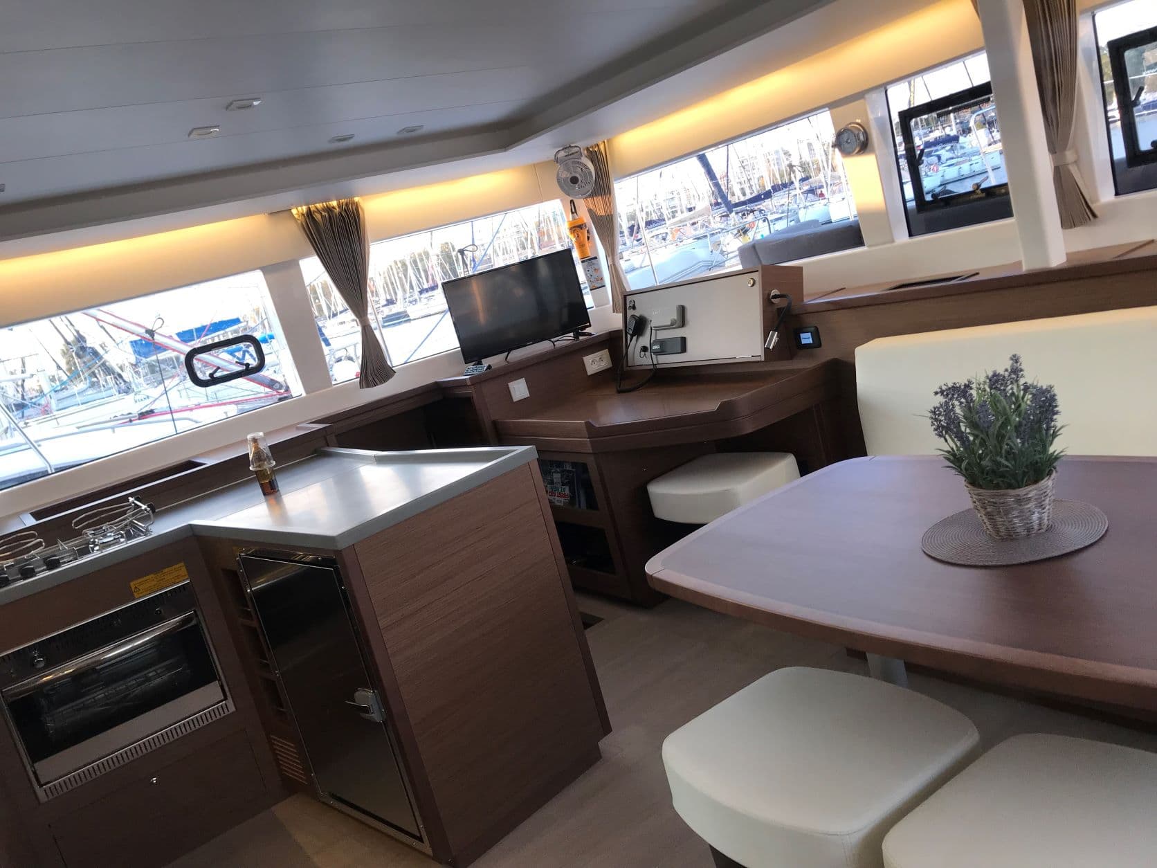 Lagoon 450 Fly – bilde 2 av 13