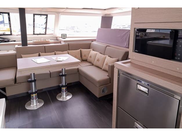 Fountaine Pajot Astréa 42 Lalena (WM - A/C - Generator) – bilde 5 av 20
