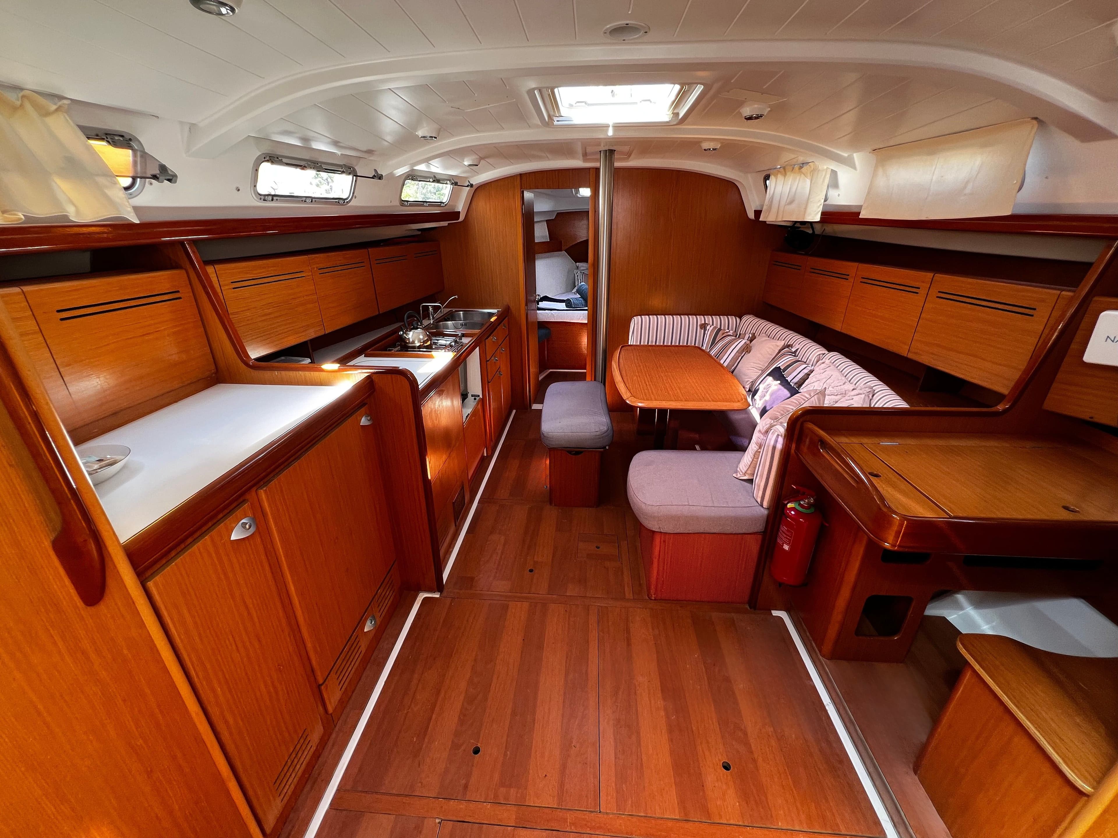 Beneteau Oceanis 43 ROUALEYN – bilde 2 av 11