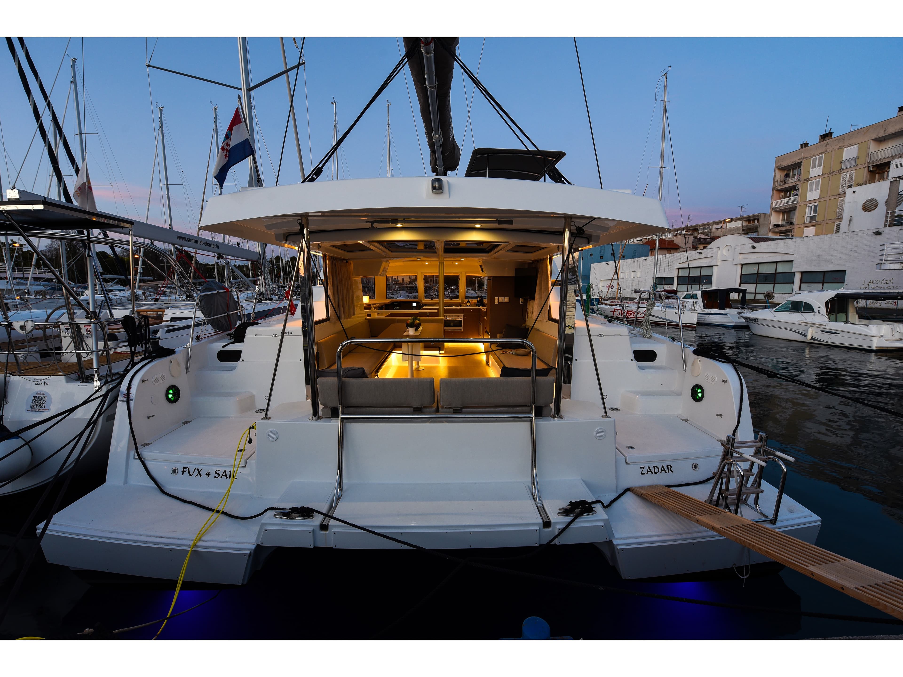 Bali Catspace FUX 4 Sail - AC + GENERATOR
