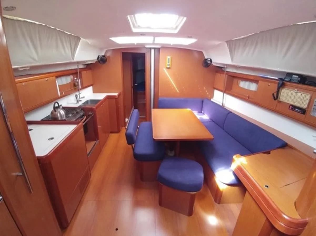 Beneteau Oceanis 43 BELUGA REBUILT 218 – bilde 2 av 3