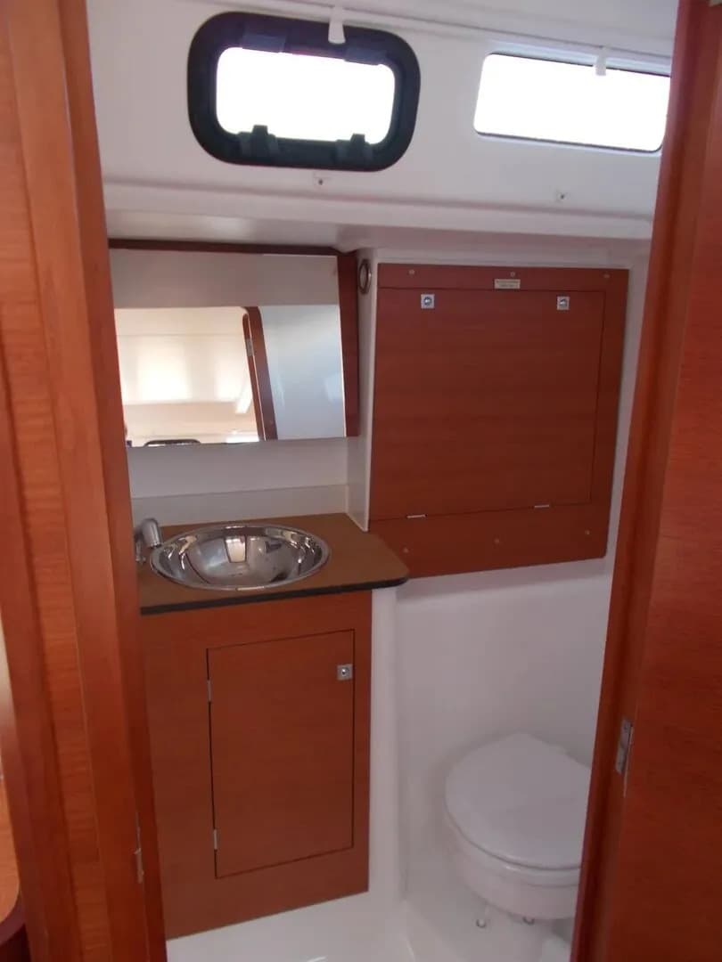 Dufour 350 Adventure Moonsail – bilde 5 av 10