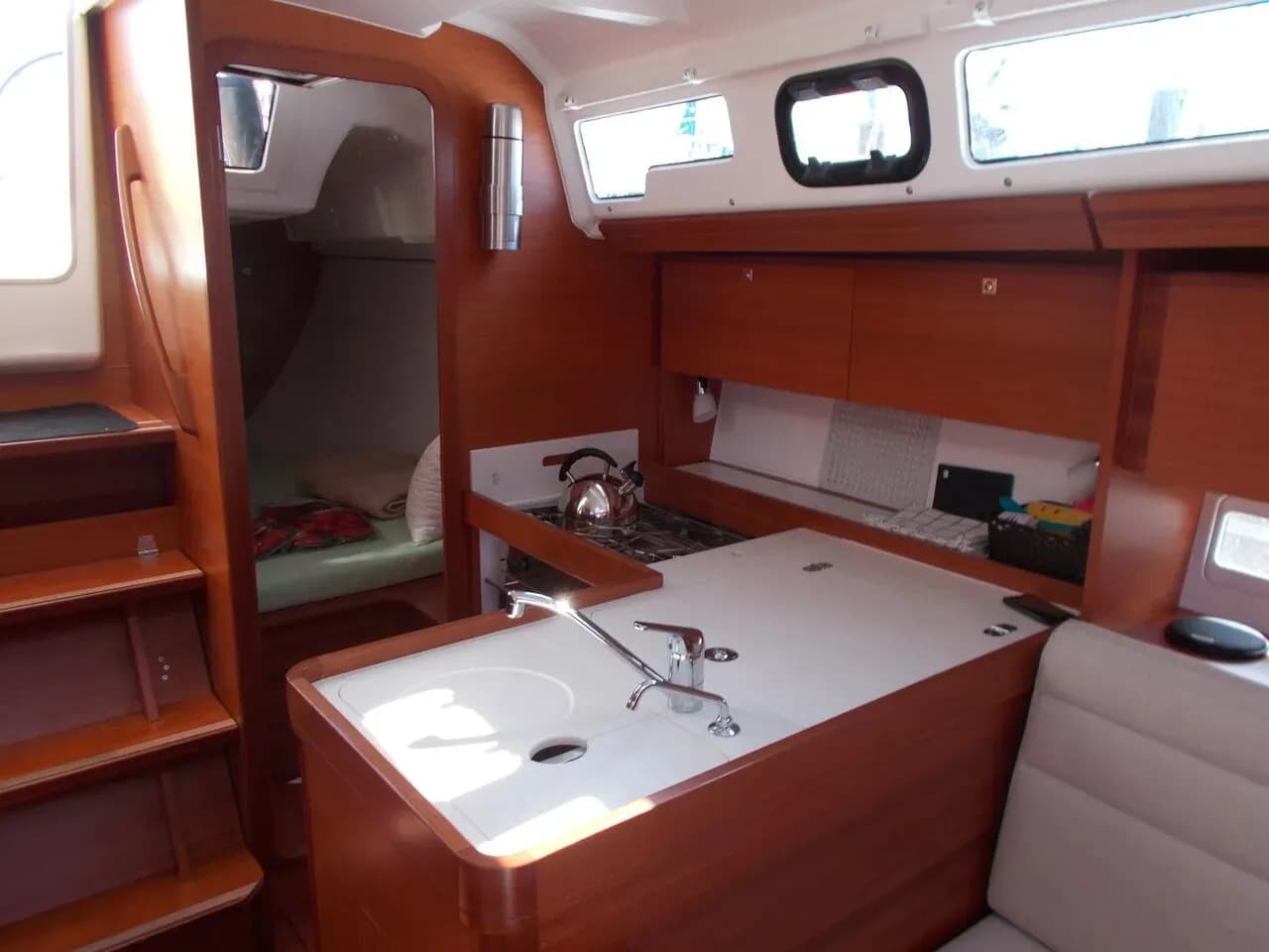 Dufour 350 Adventure Moonsail – bilde 4 av 10