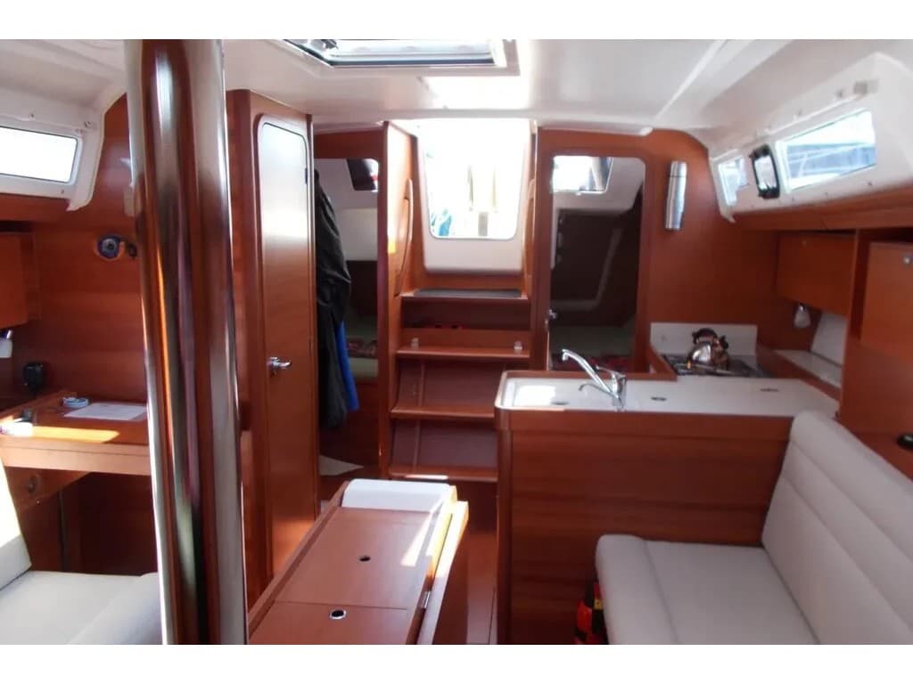 Dufour 350 Adventure Moonsail – bilde 2 av 10