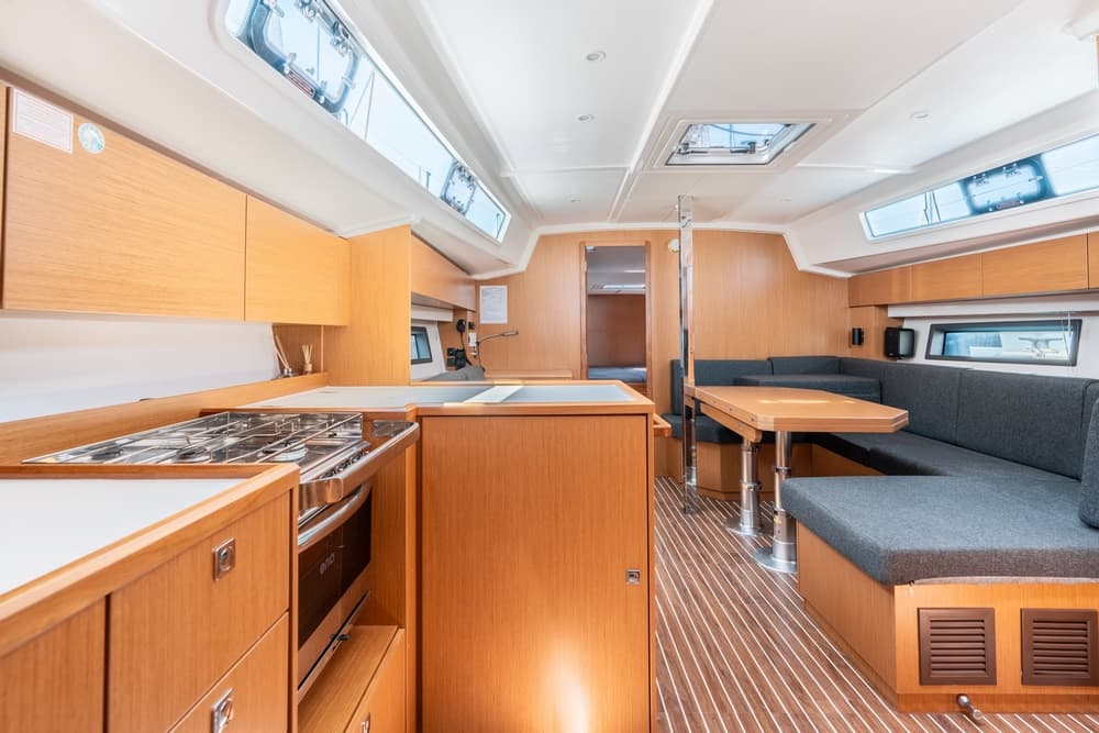 Bavaria C42 Avra – bilde 3 av 23