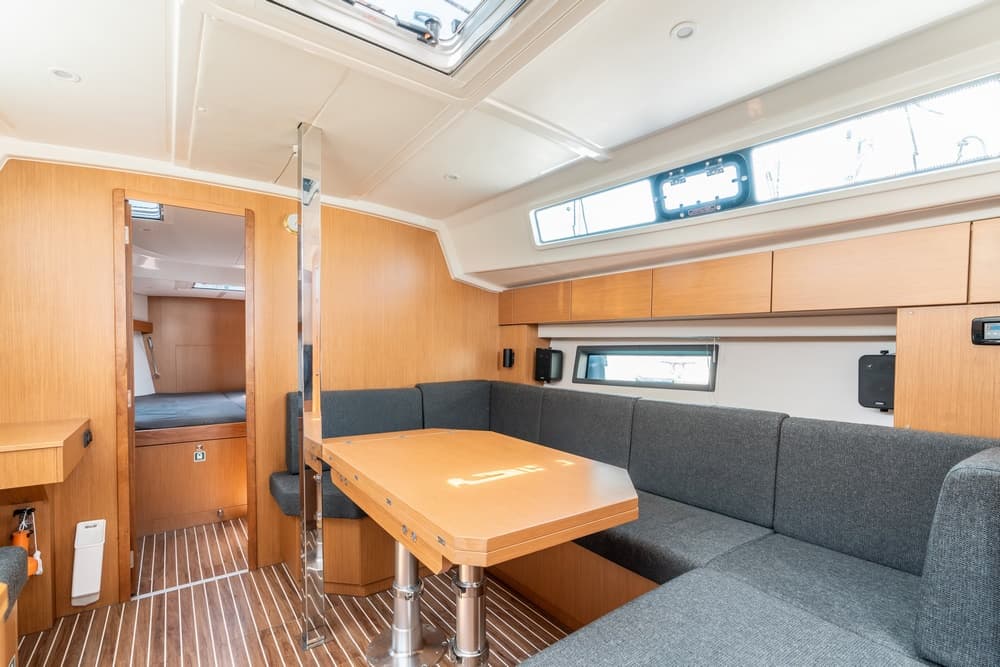 Bavaria C42 Avra – bilde 4 av 23