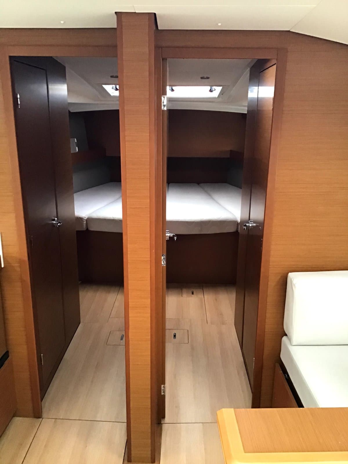 Jeanneau Sun Odyssey 490 Helia (A/C, Gen. 10kVA, Electric Winch NEW 2022) – bilde 3 av 15