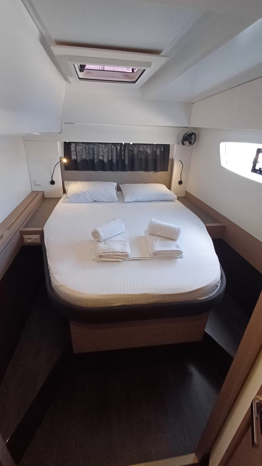 Fountaine Pajot Astréa 42 Cicada – bilde 2 av 15
