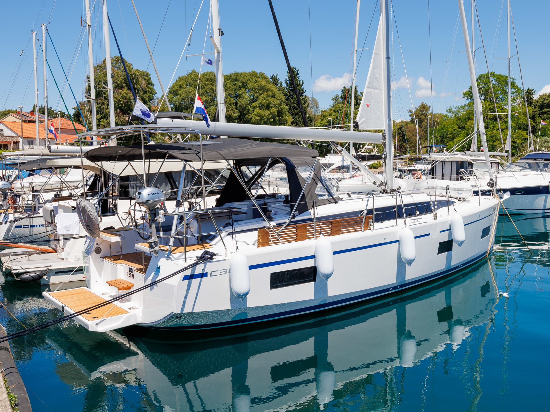 Bavaria C38 Petra