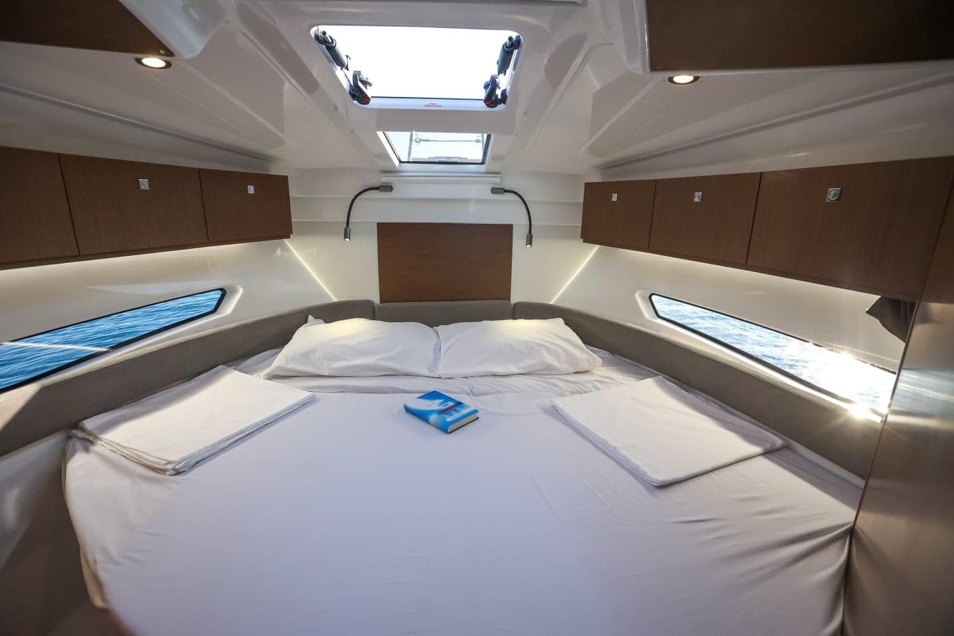 Beneteau Antares 9 OB M & N – bilde 4 av 15