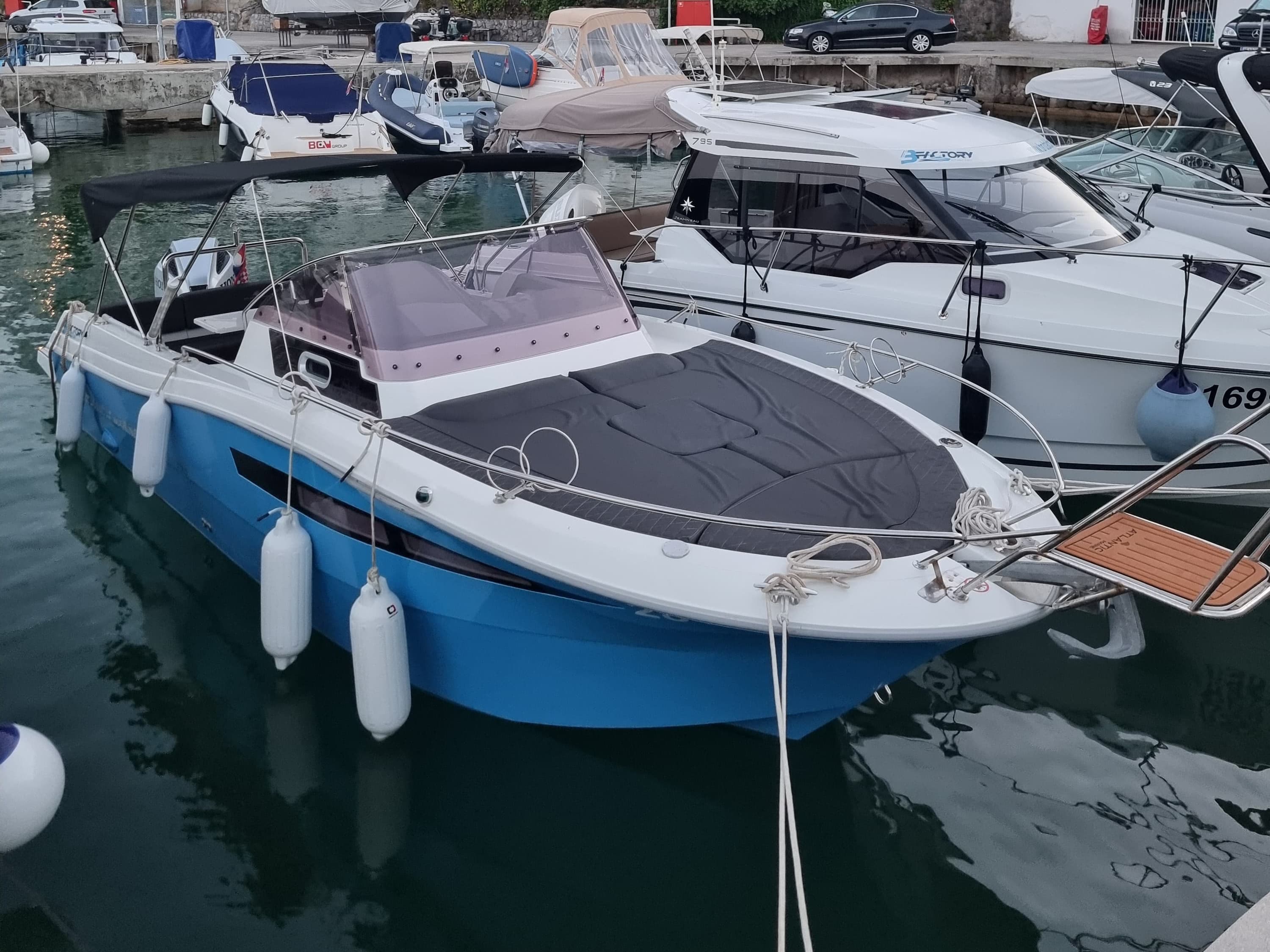 Atlantic Marine Sun Cruiser 730 Lady Blue