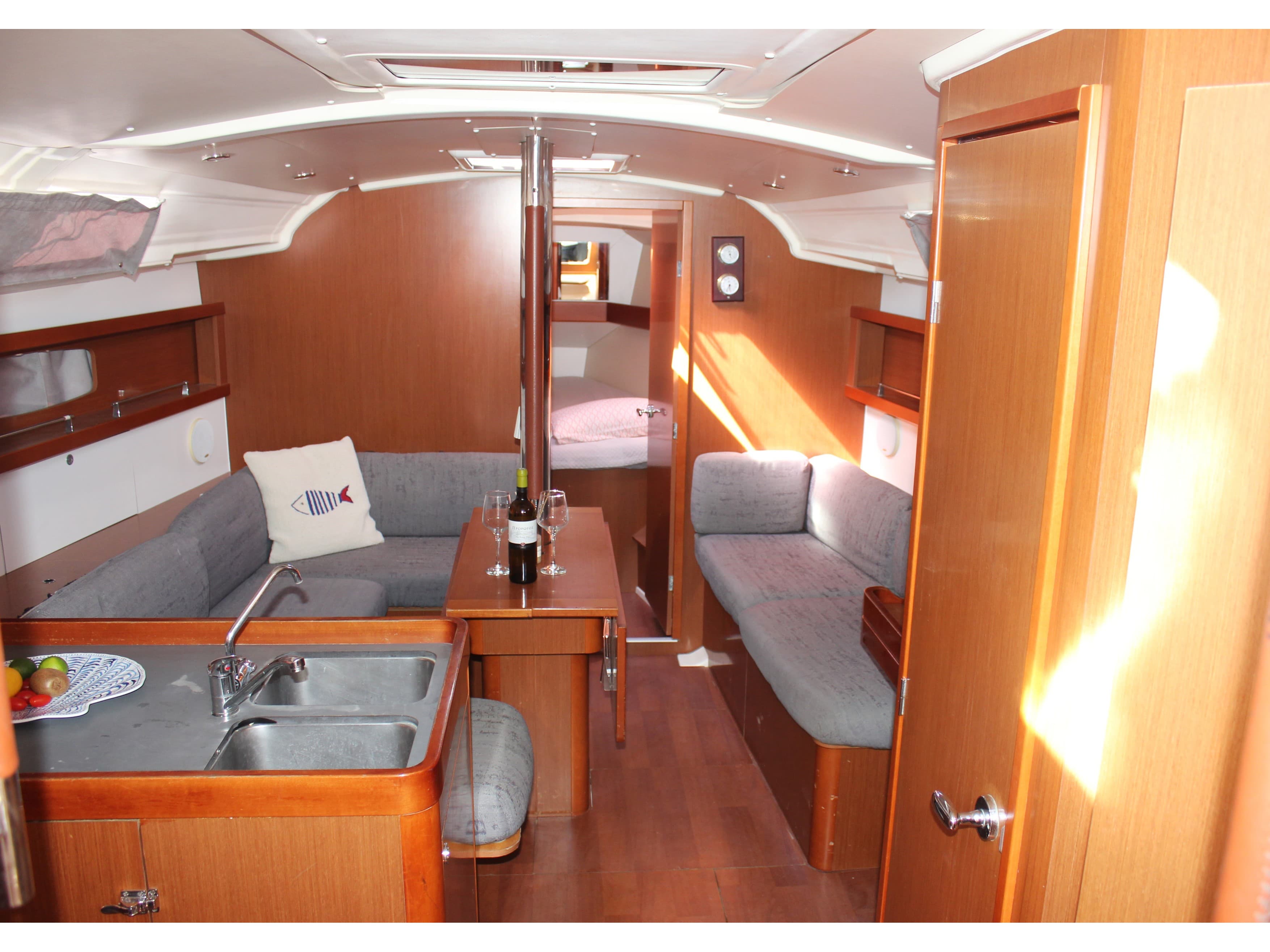 Beneteau Oceanis 37 Julie – bilde 2 av 3