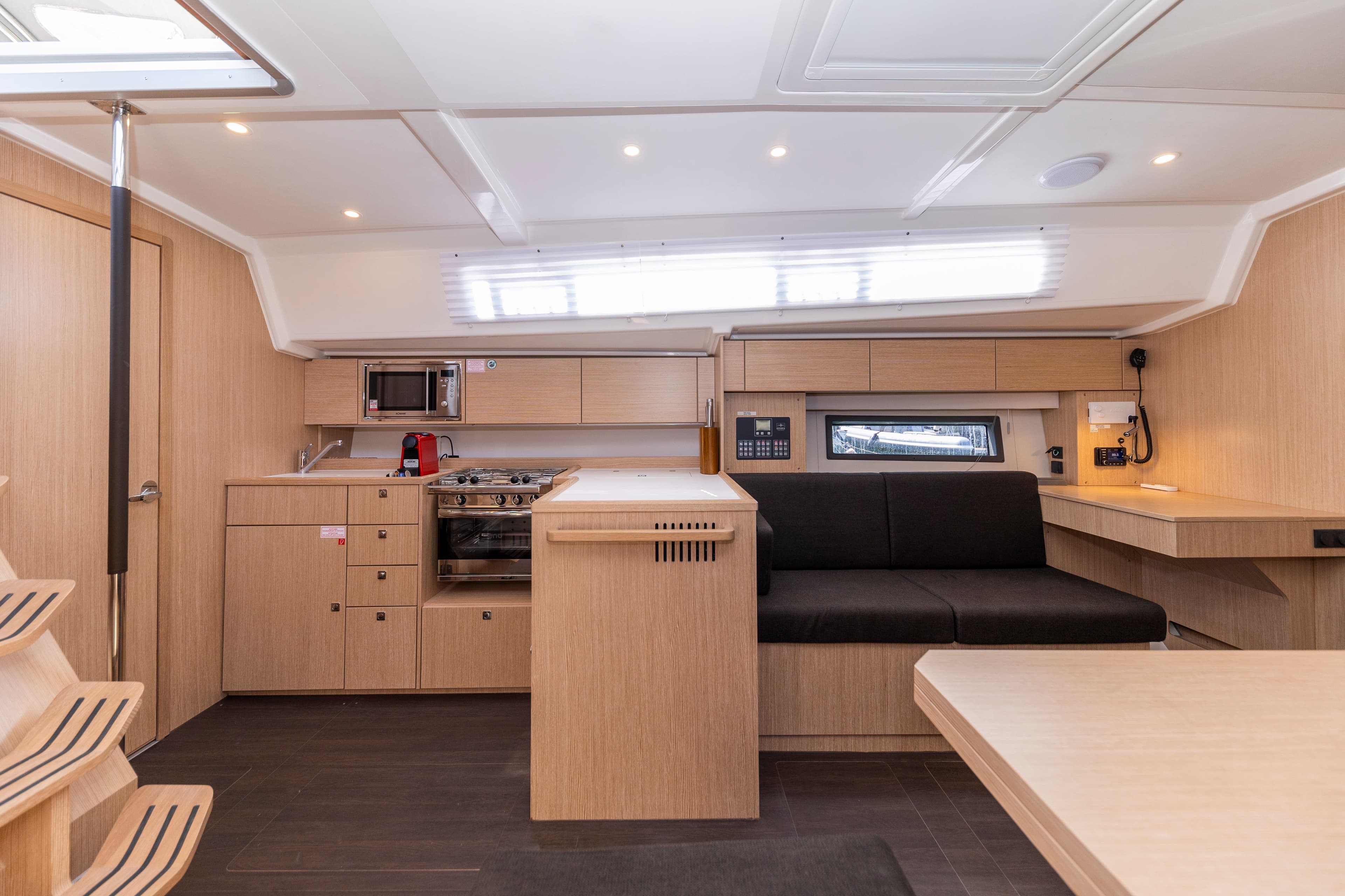 Bavaria C42 Maraschino – bilde 3 av 33