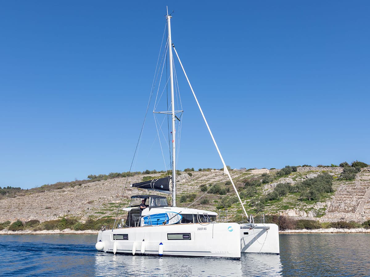 Lagoon 40 MONARCH 2020 (air condition, generator)