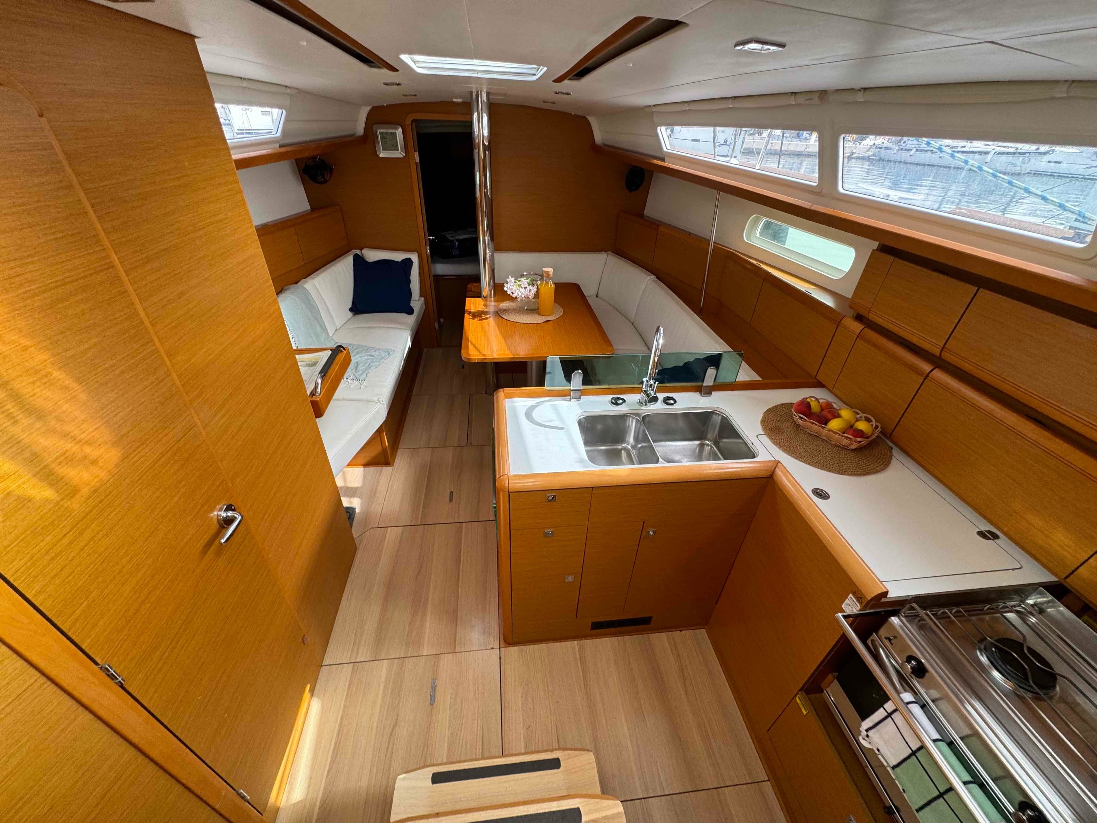 Jeanneau Sun Odyssey 389 DUST IN THE WIND – bilde 2 av 10