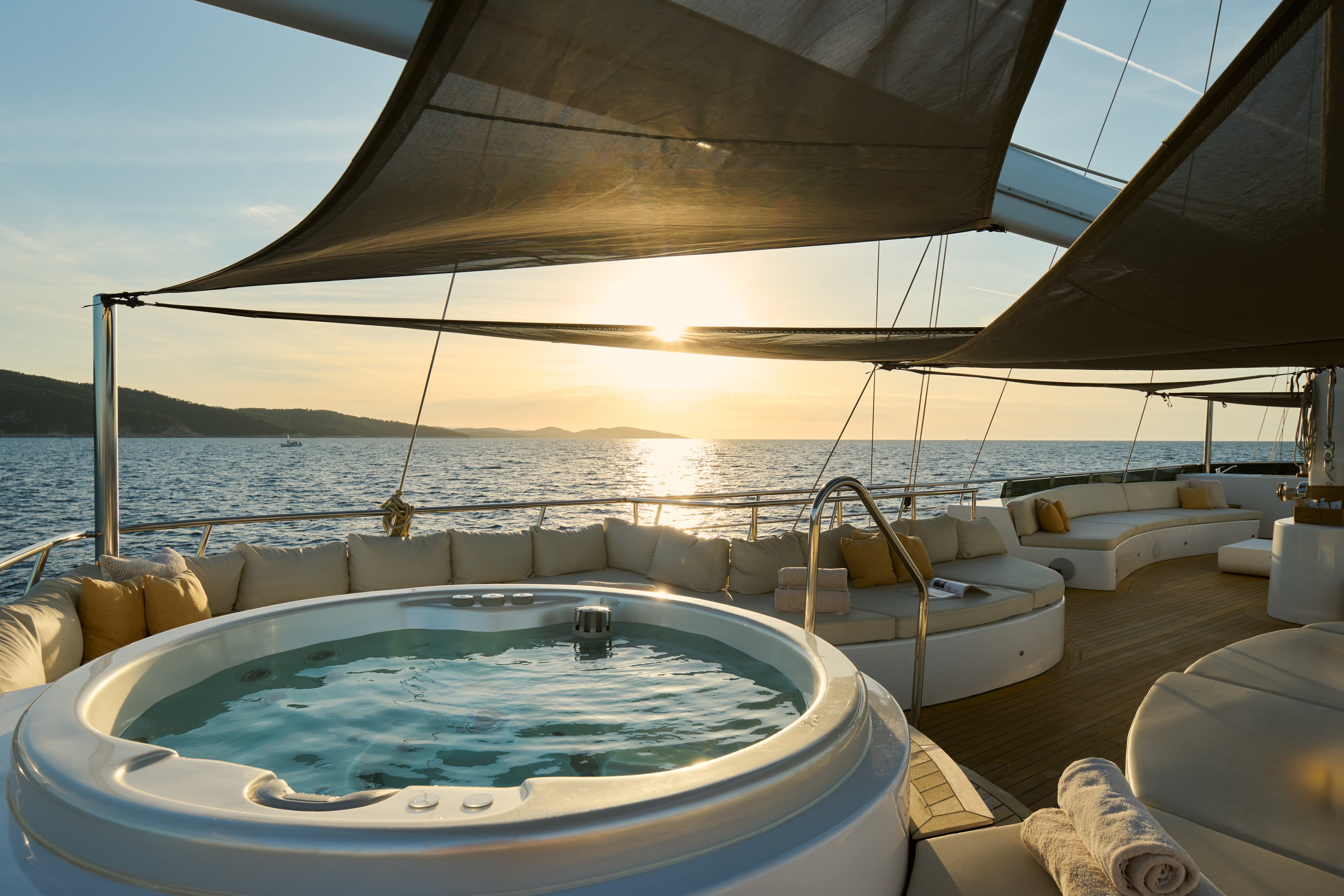 Motor sailer Lady Gita – bilde 2 av 37