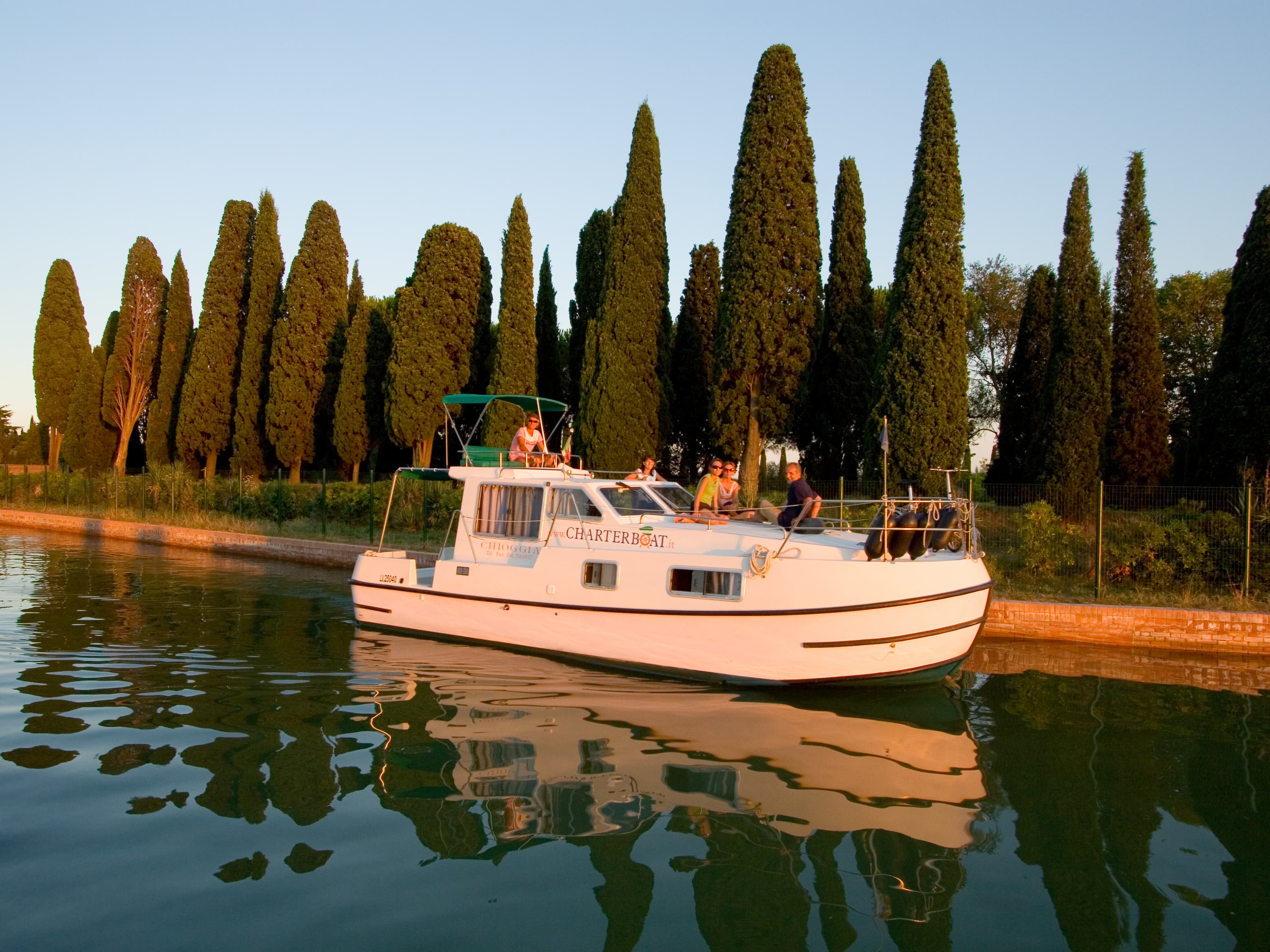 Houseboat NCF Twins
