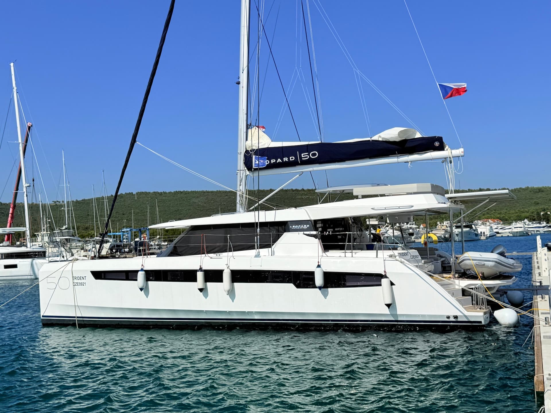 Leopard 50 Trident