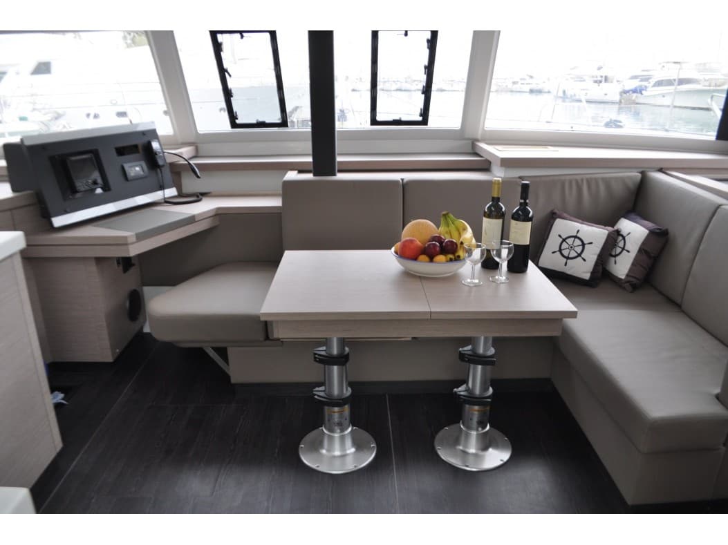 Fountaine Pajot Astréa 42 Nancy – bilde 2 av 9