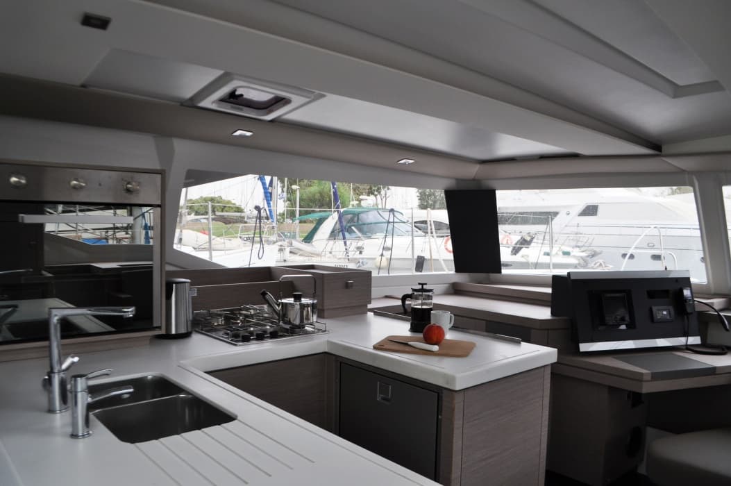 Fountaine Pajot Astréa 42 Nancy – bilde 4 av 9