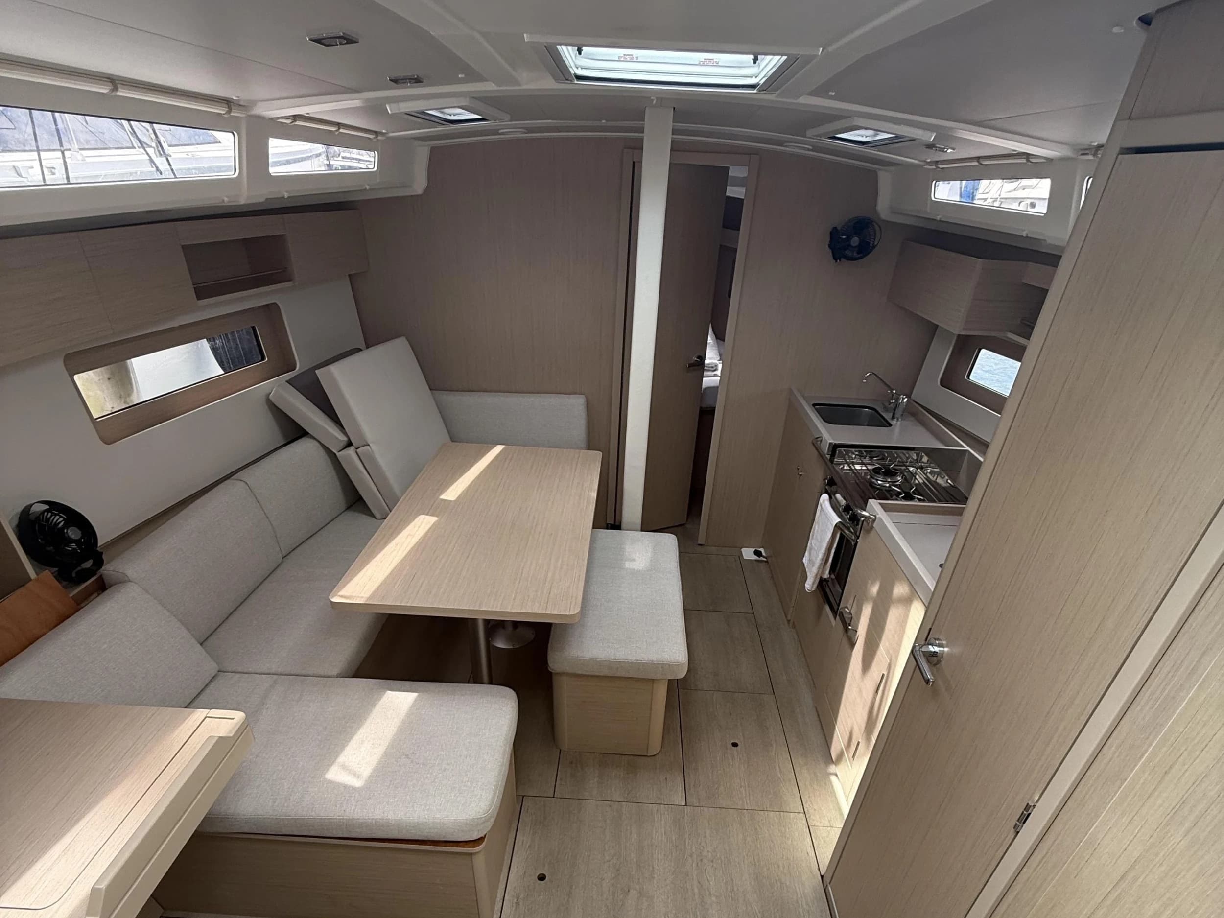 Beneteau Oceanis 37.1 KARYATIS – bilde 2 av 5
