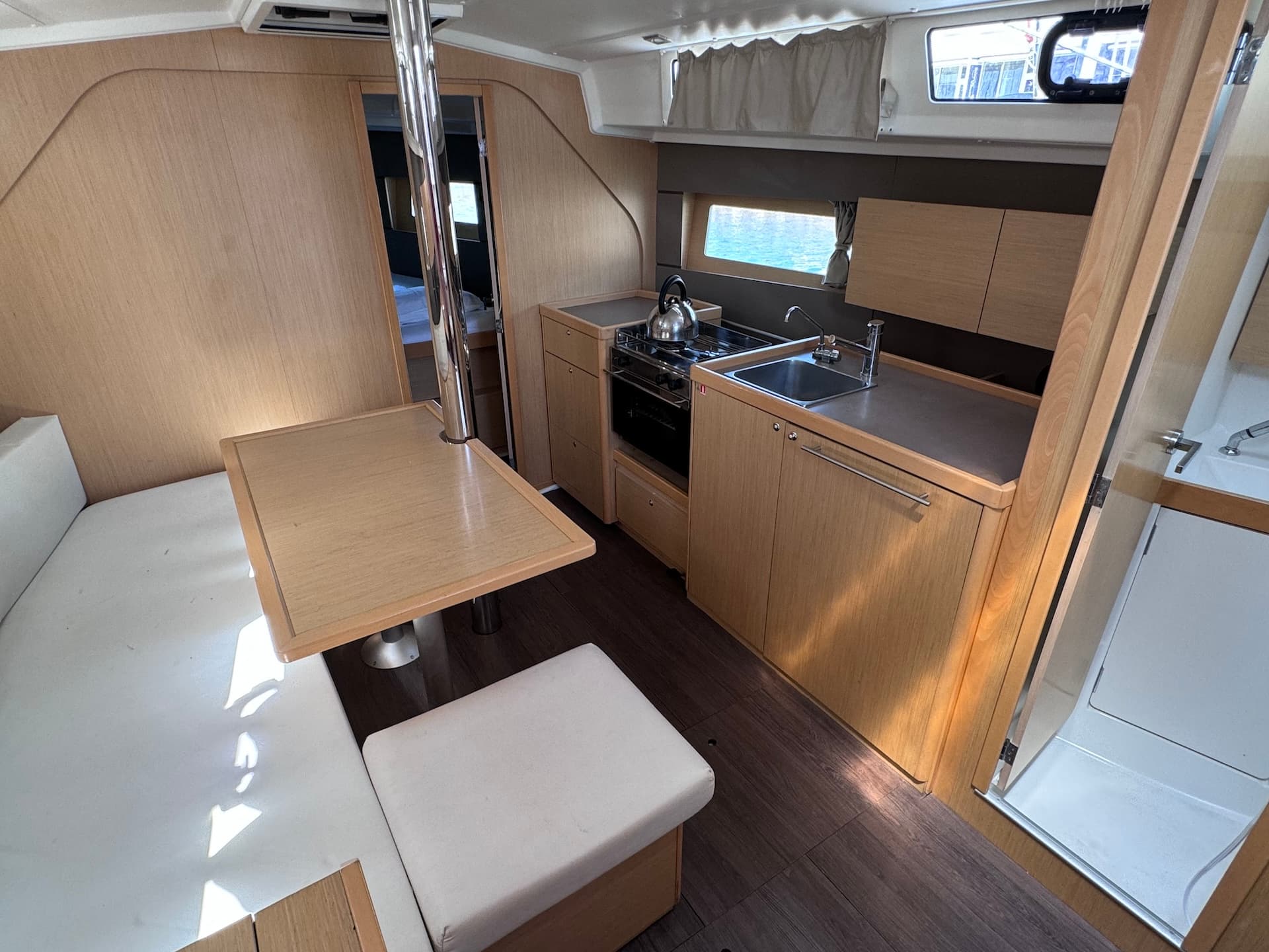 Beneteau Oceanis 38 Felina – bilde 4 av 16