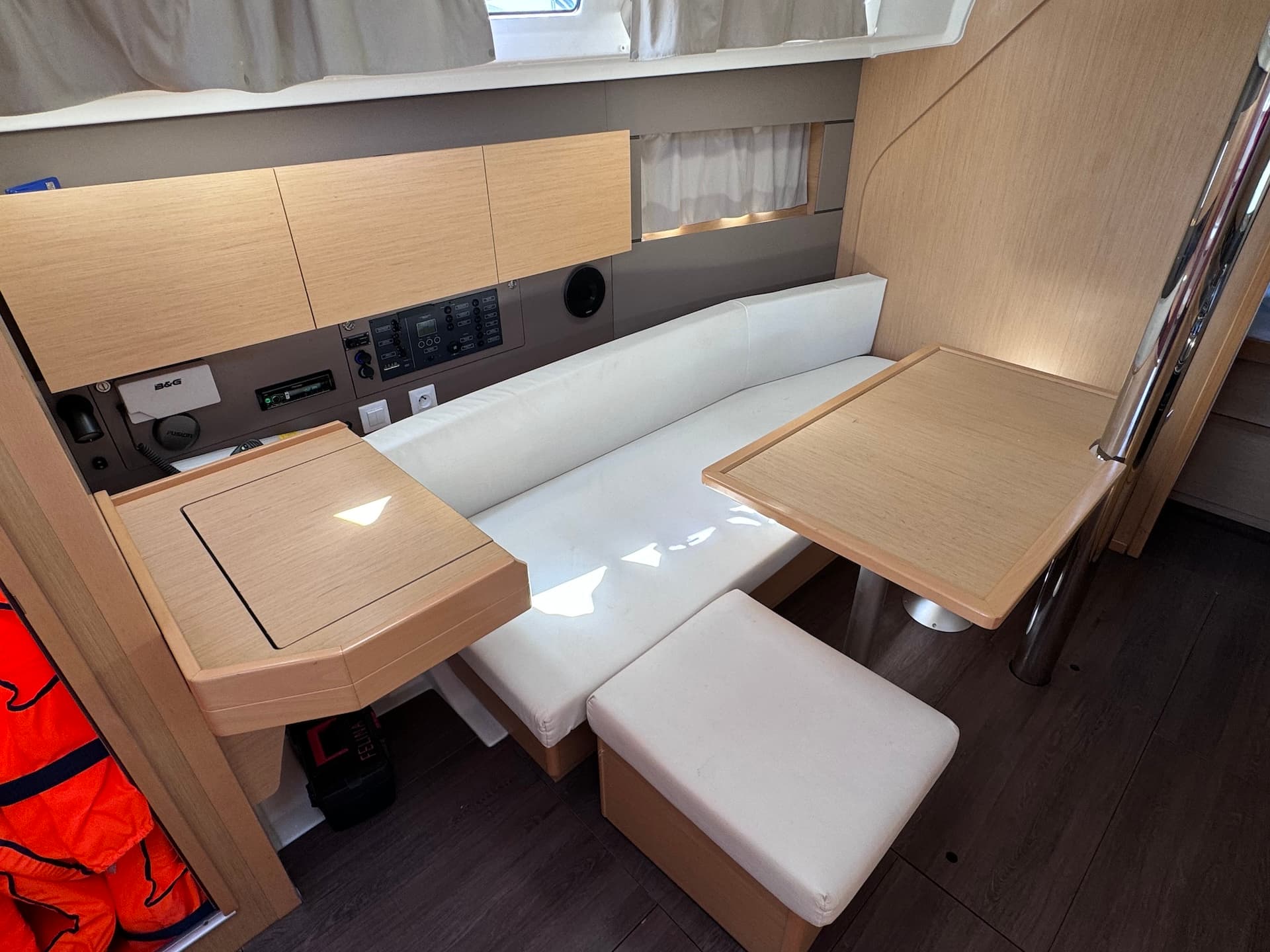 Beneteau Oceanis 38 Felina – bilde 5 av 16