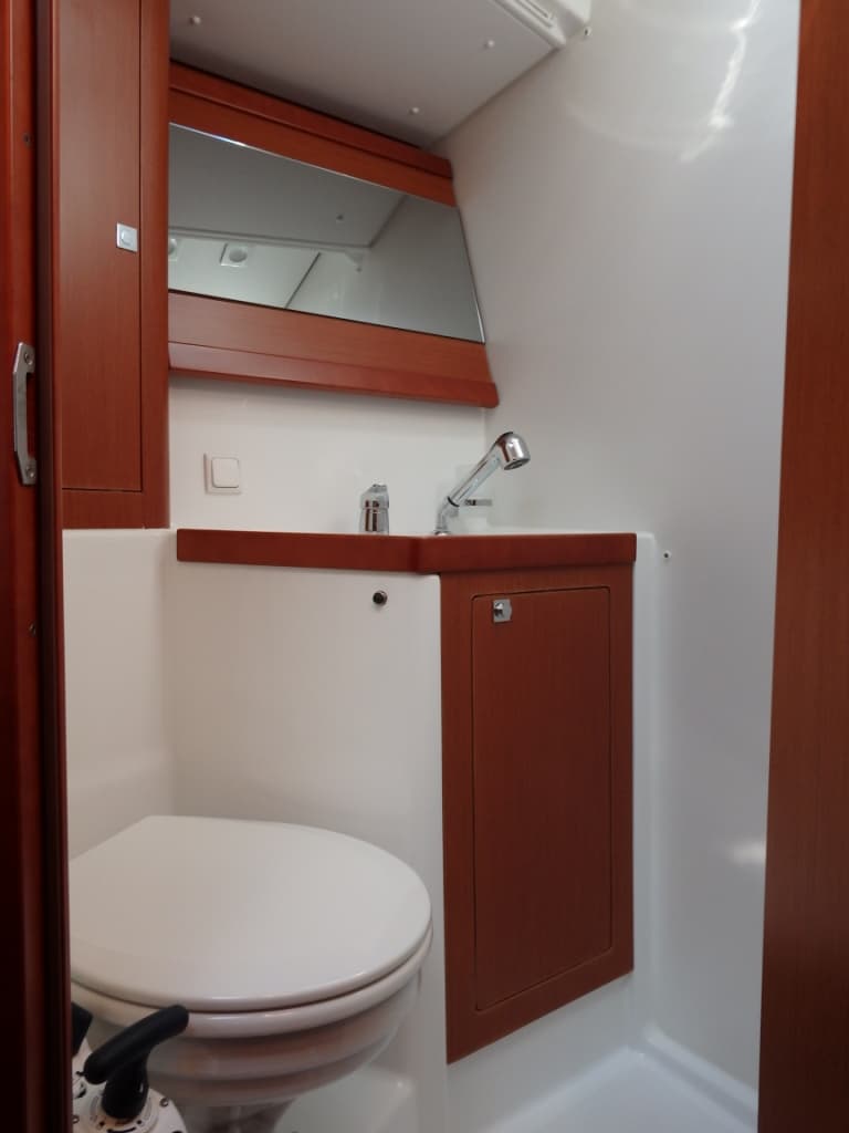 Beneteau Oceanis 48 Joy – bilde 3 av 8
