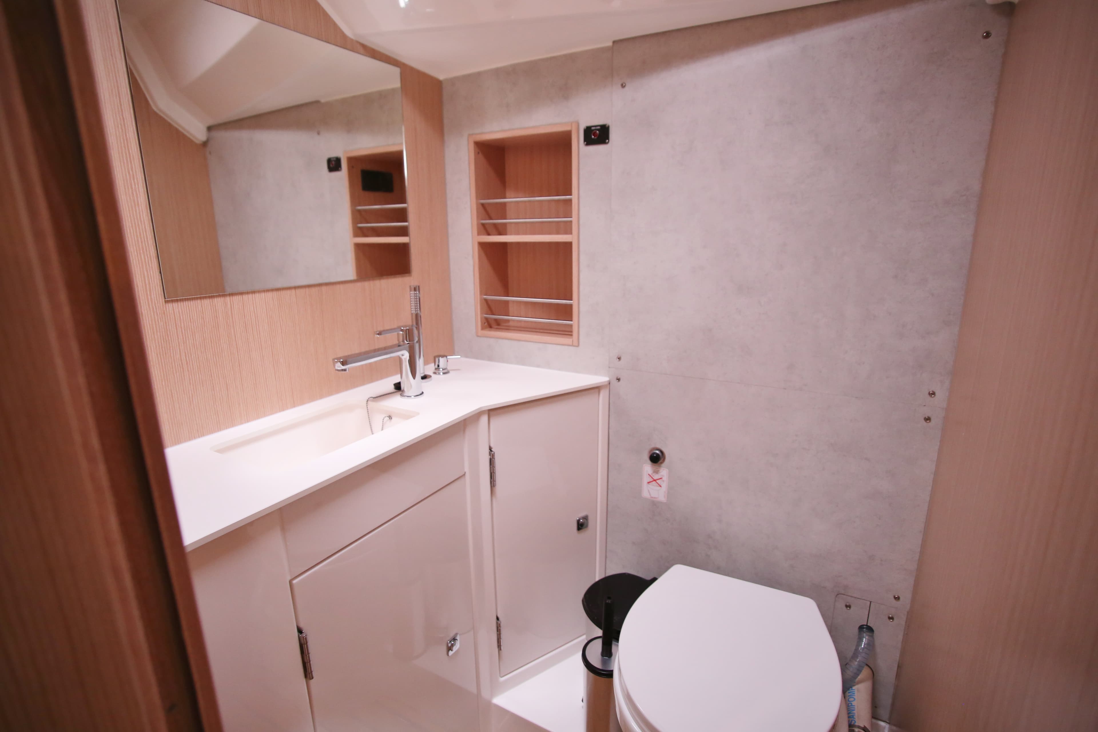 Bavaria C42 Oktana (Pax 8) – bilde 2 av 31