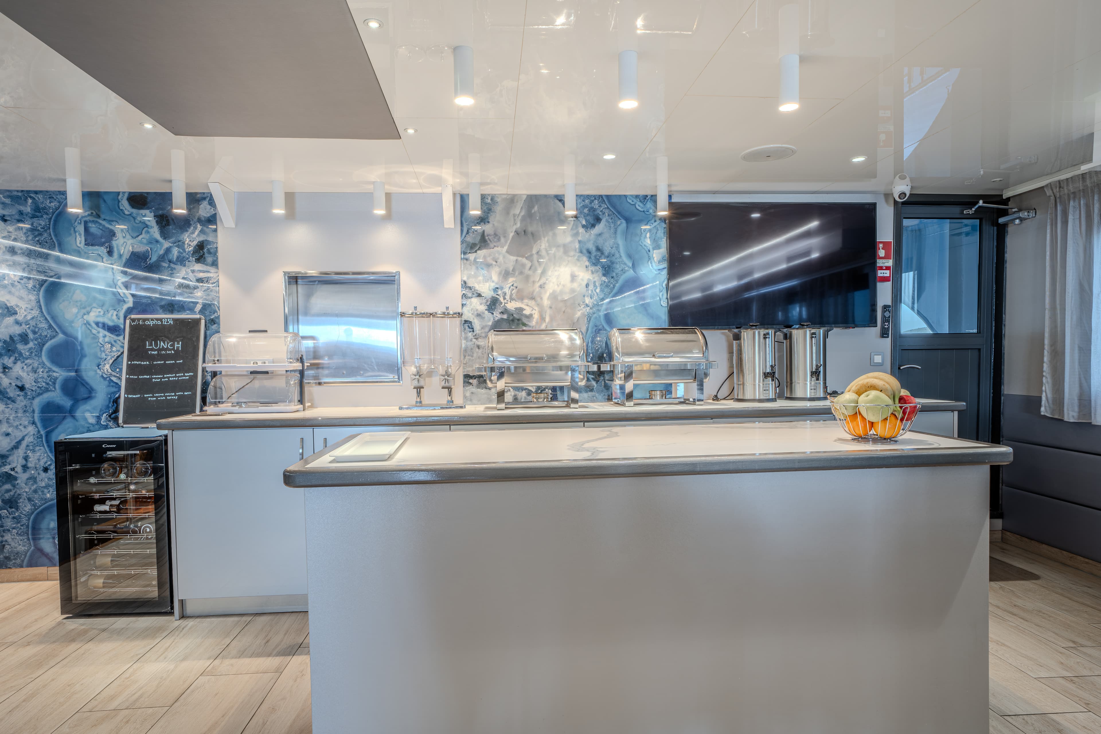 Luxury Motor Yacht Alpha – bilde 5 av 66