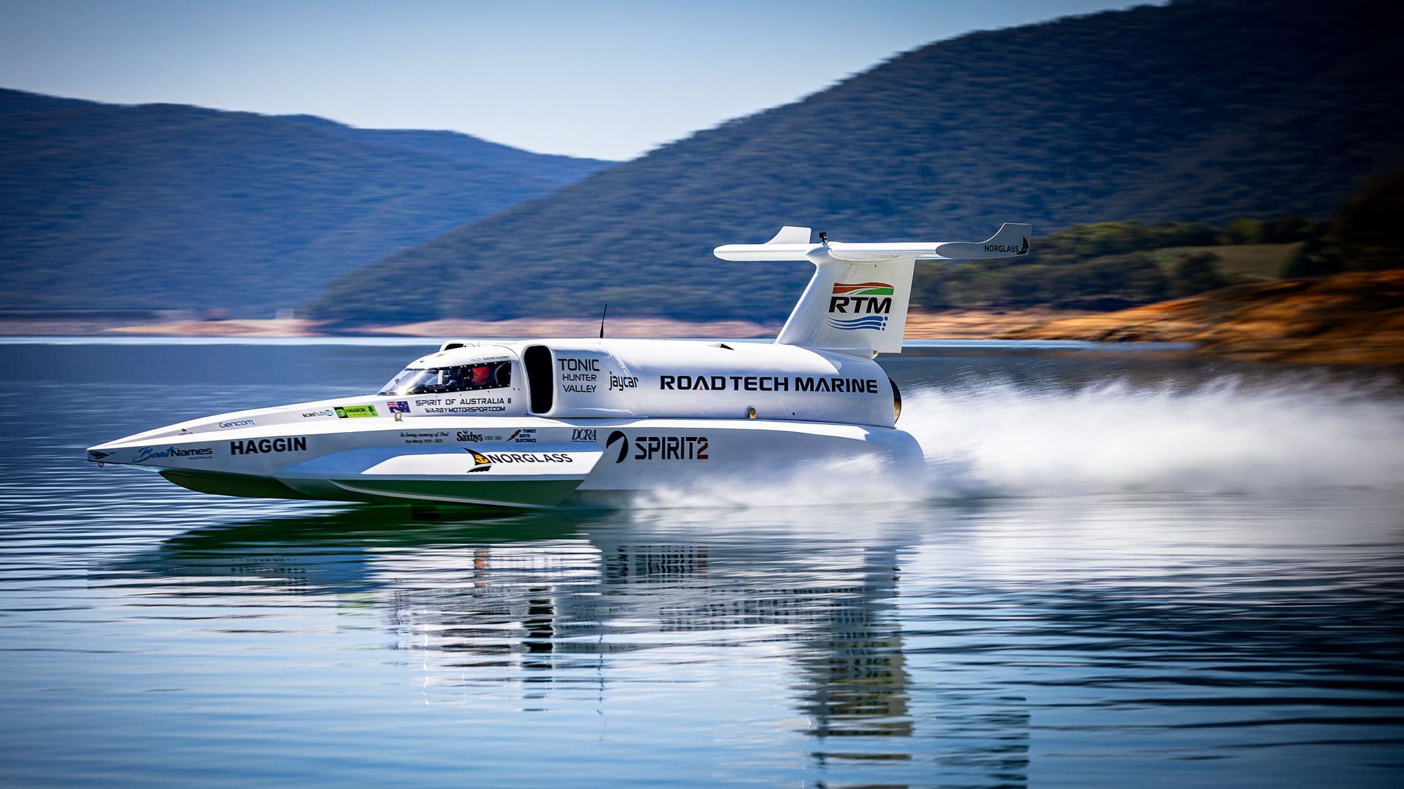 Verdens raskeste båt – fartsrekorden i knop og følelsen av frihet