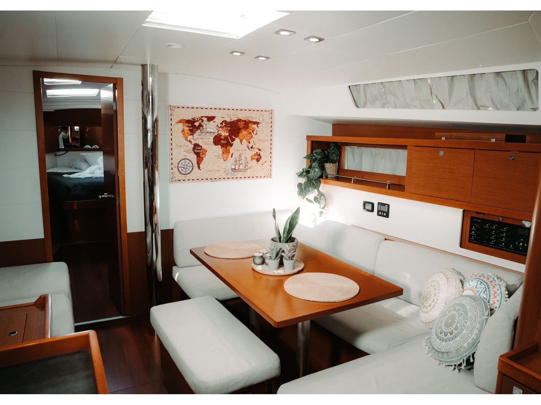 Beneteau Oceanis 45 Familia L – bilde 2 av 3