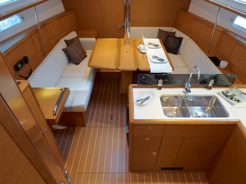 Jeanneau Sun Odyssey 379 Oyster Shell – bilde 2 av 3