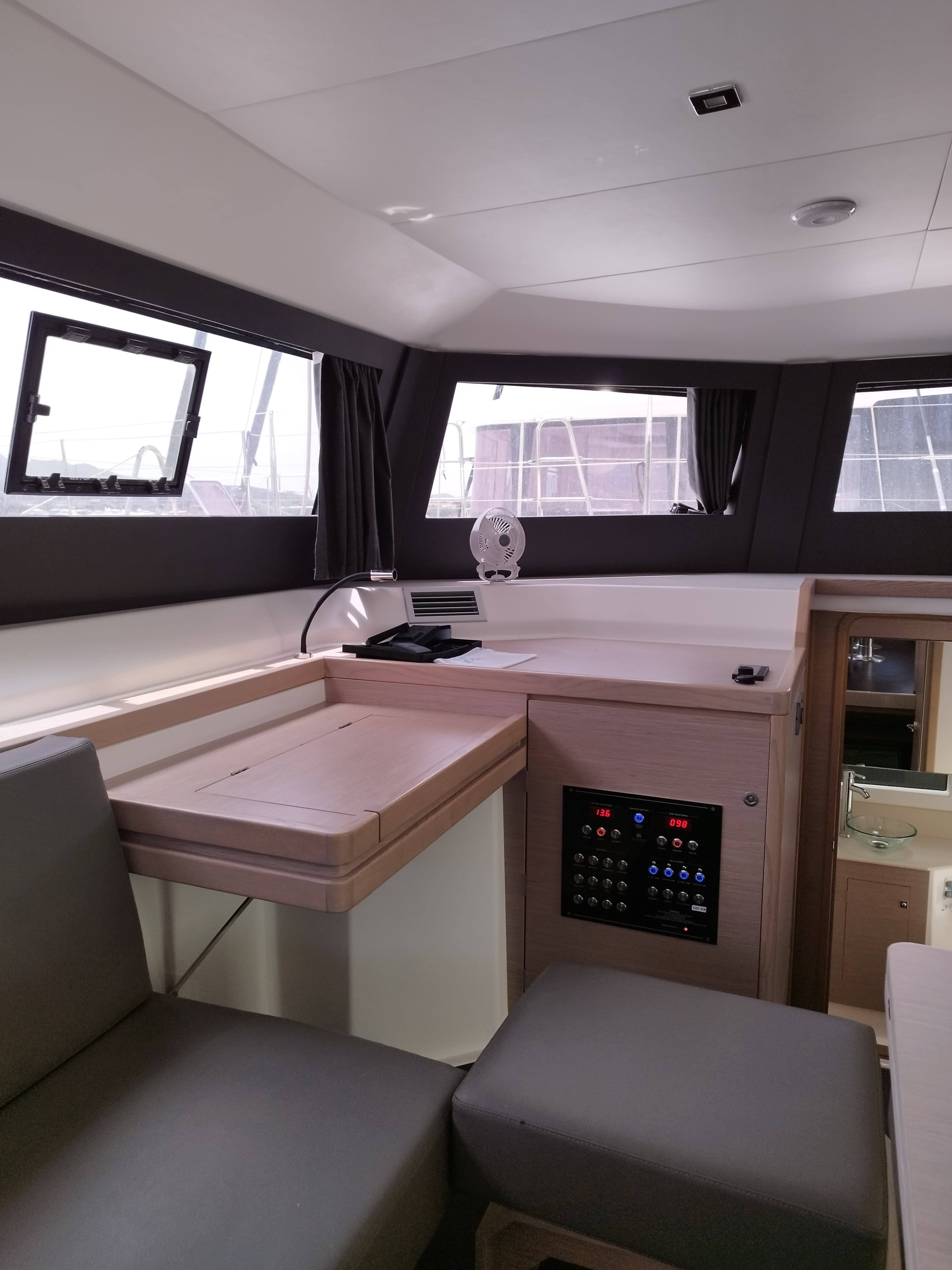 Dufour Catamaran 48 Delphinus – bilde 5 av 19