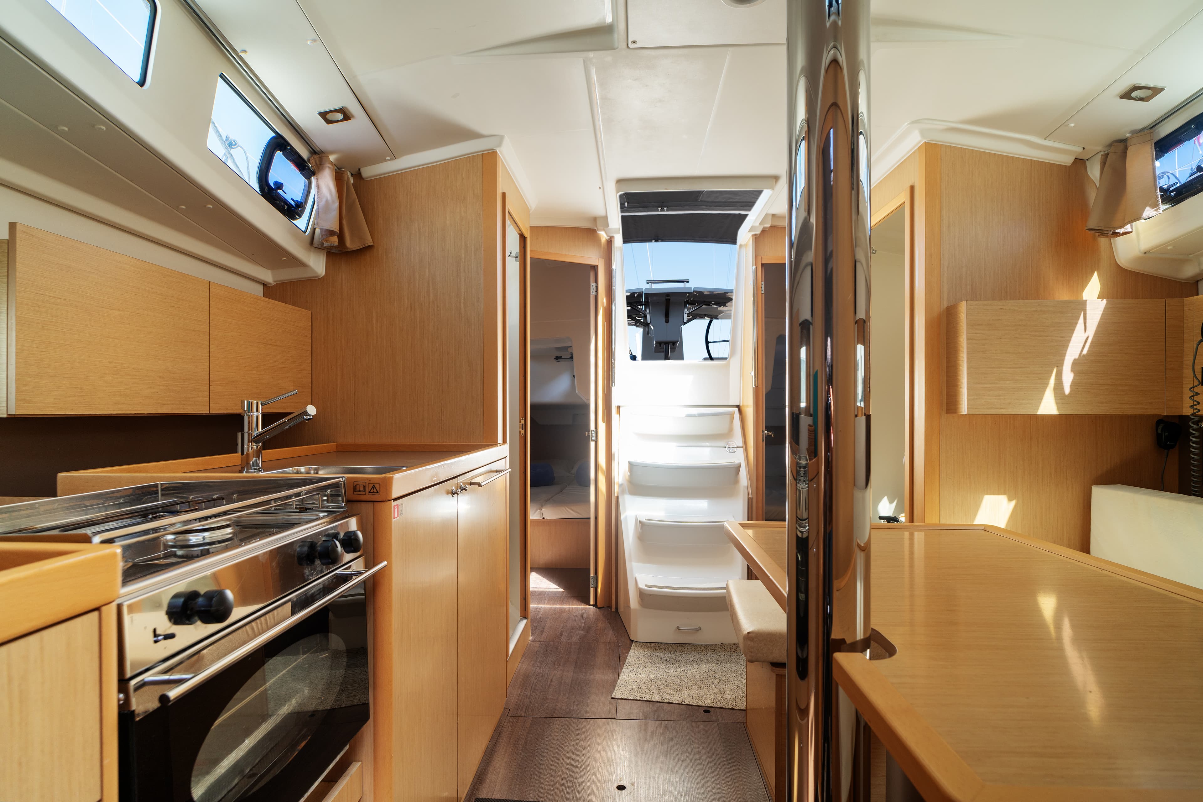 Beneteau Oceanis 38 Marta – bilde 2 av 16