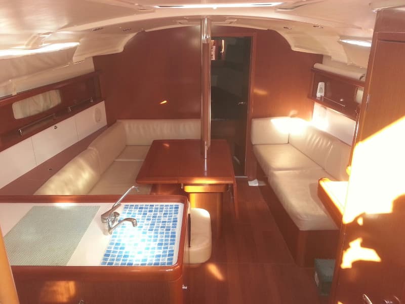 Beneteau Oceanis 37 Romantica – bilde 3 av 5